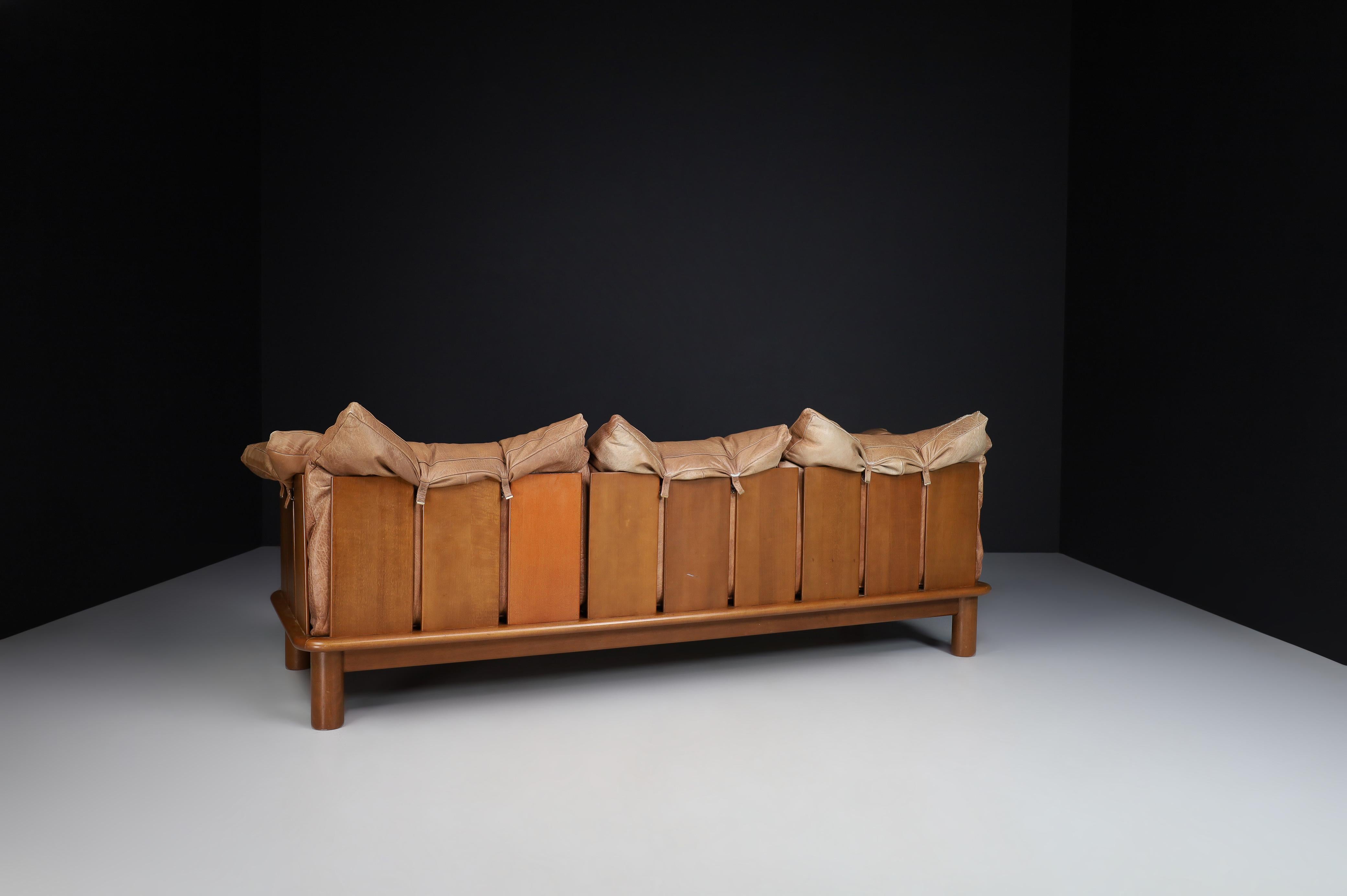 Brown Leather and Walnut XL Sofa from De Pas, D'Urbino Lomazzi for Padova, Italy 3