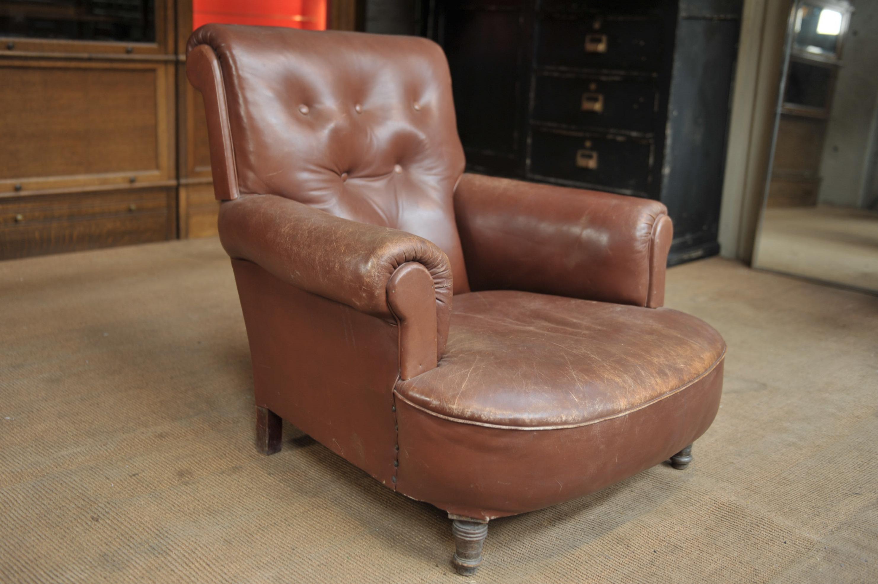 Brown Leather Armchair, Circa France, 1900 In Good Condition For Sale In Roubaix, FR