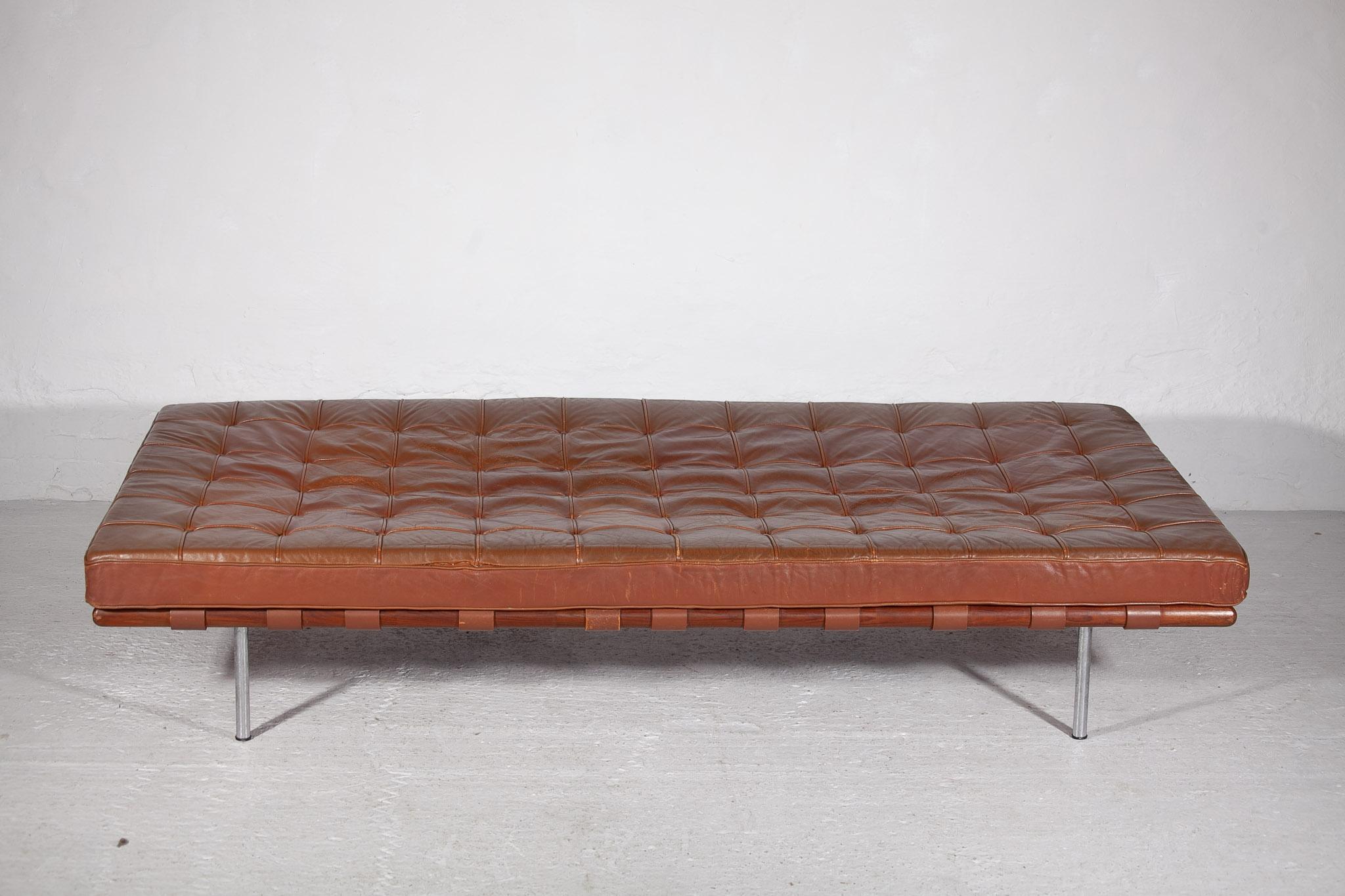 Brown Leather Barcelona Daybed by Ludwig Mies van der Rohe, für Knoll (Deutsch) im Angebot