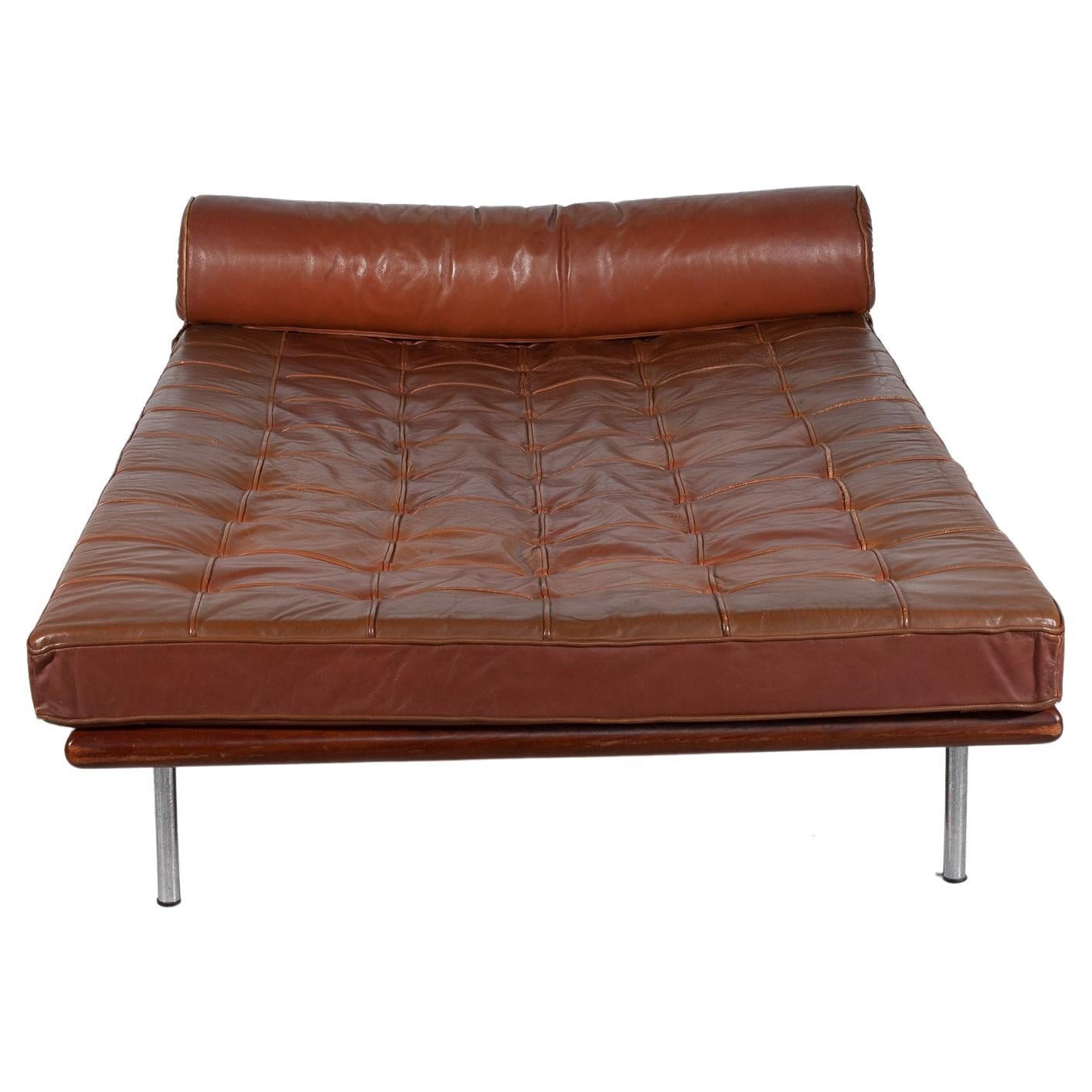 Brown Leather Barcelona Daybed by Ludwig Mies van der Rohe, for Knoll For Sale