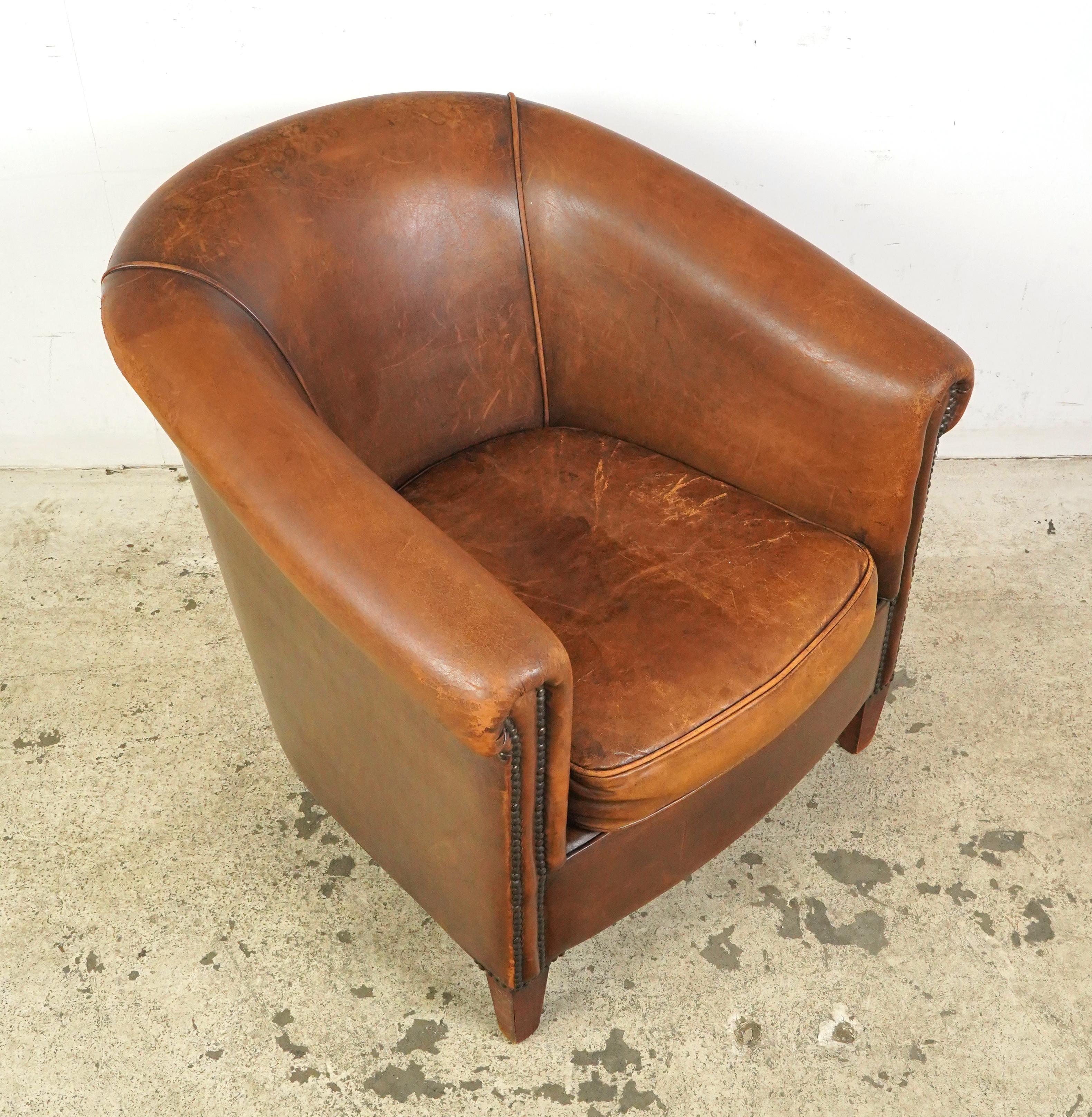 Brown Leather Barrel European Club Chair In Good Condition For Sale In New York, NY