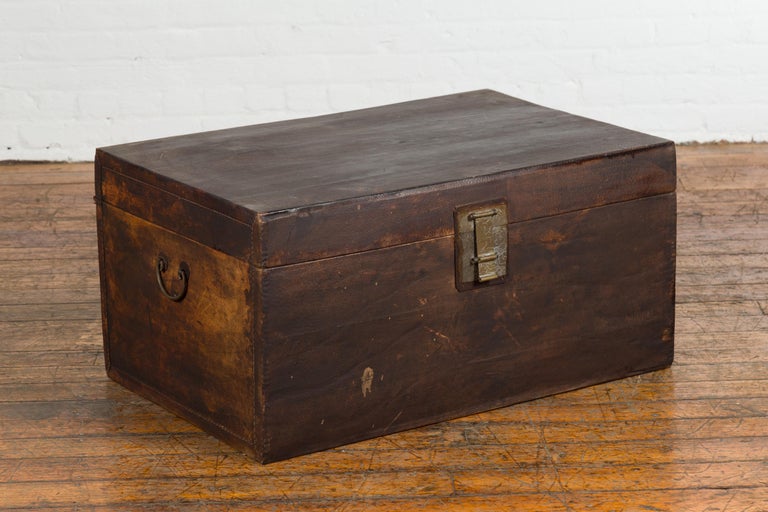 Malle ancienne en bois et laiton | Selency