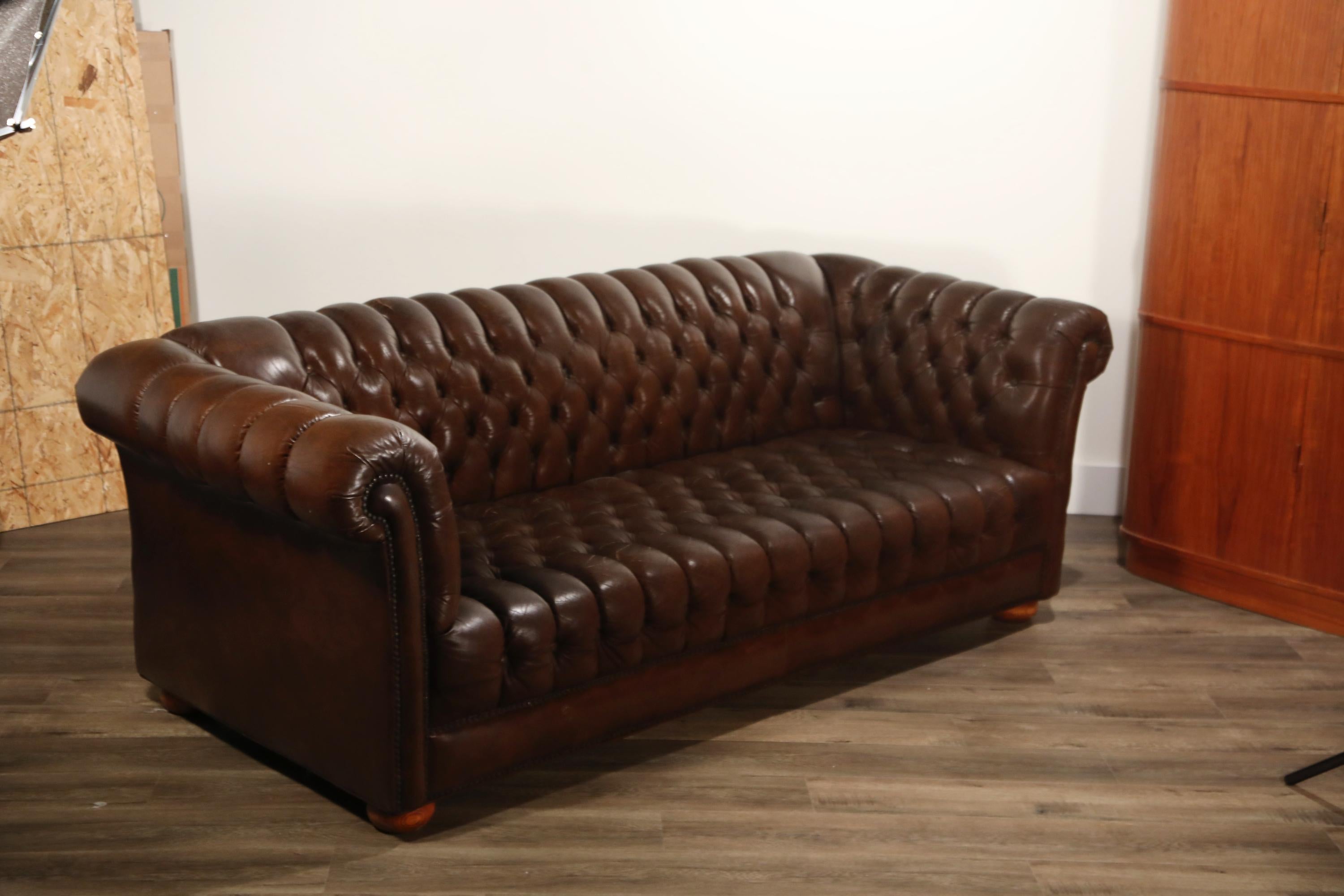 Brown Leather Button Tufted Chesterfield Sofa In Good Condition In Los Angeles, CA
