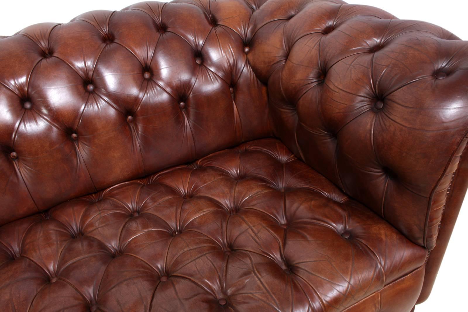 Brown Leather Buttoned Chesterfield In Excellent Condition In Paddock Wood, Kent