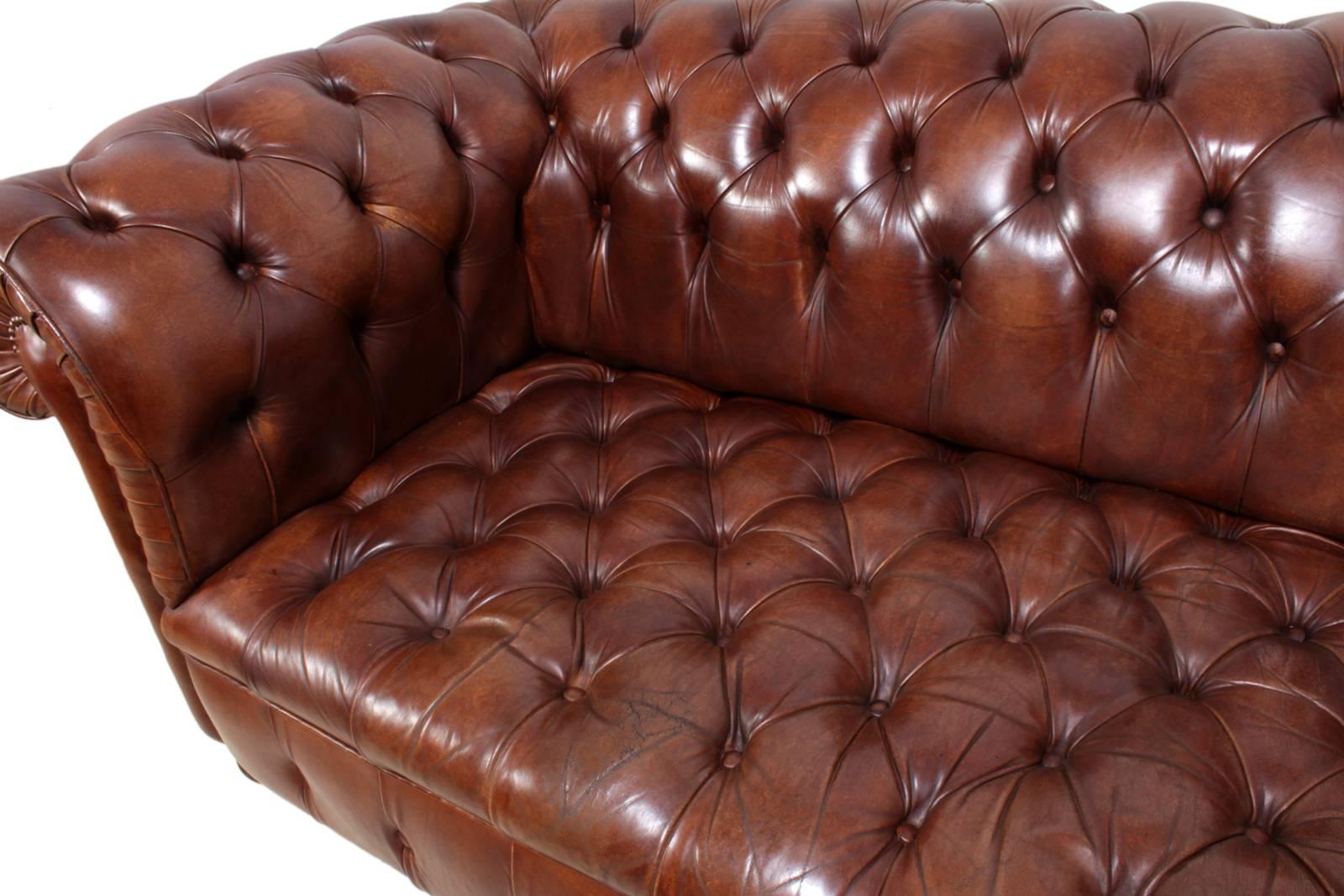 Mid-20th Century Brown Leather Buttoned Chesterfield