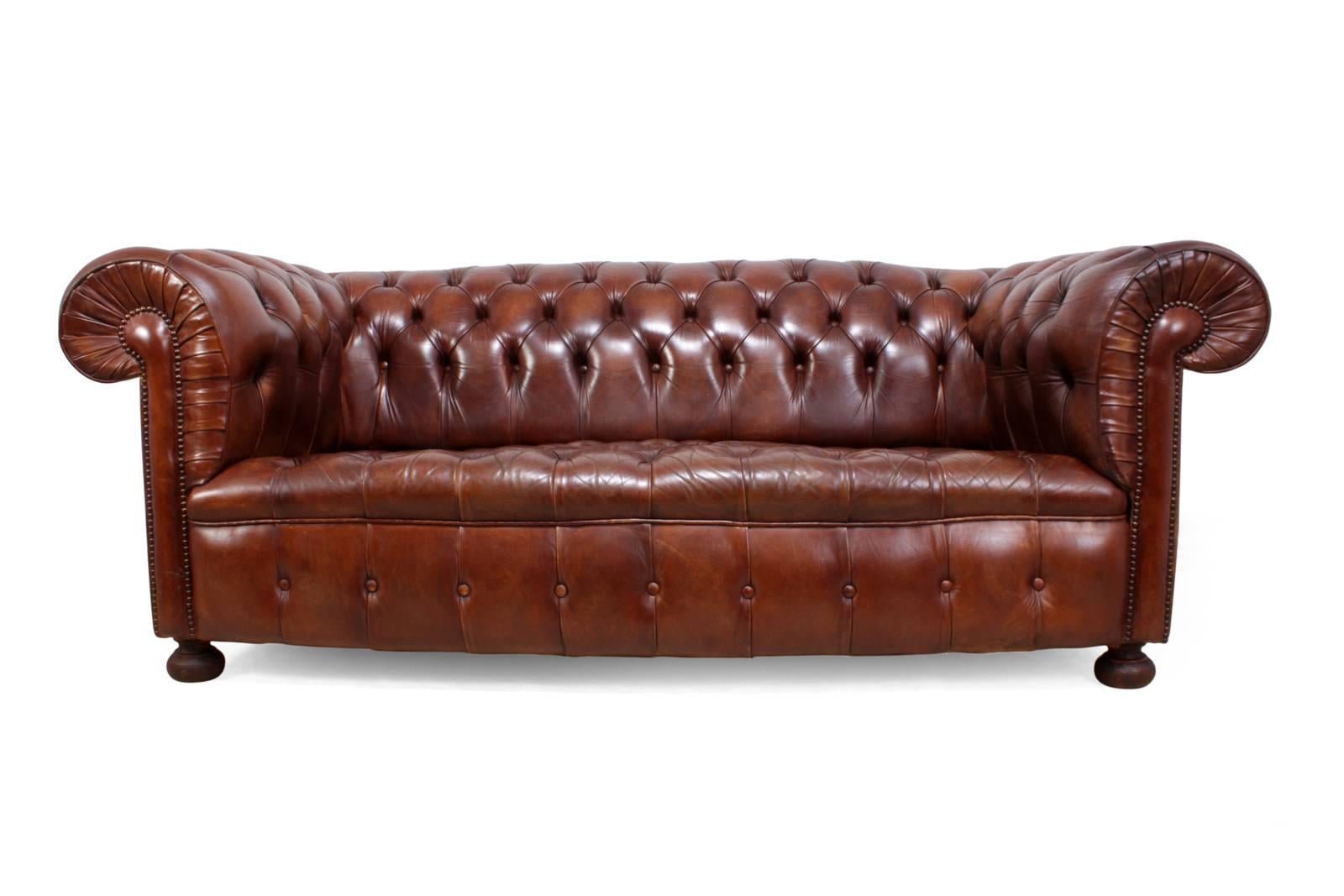 Brown Leather Buttoned Chesterfield 1