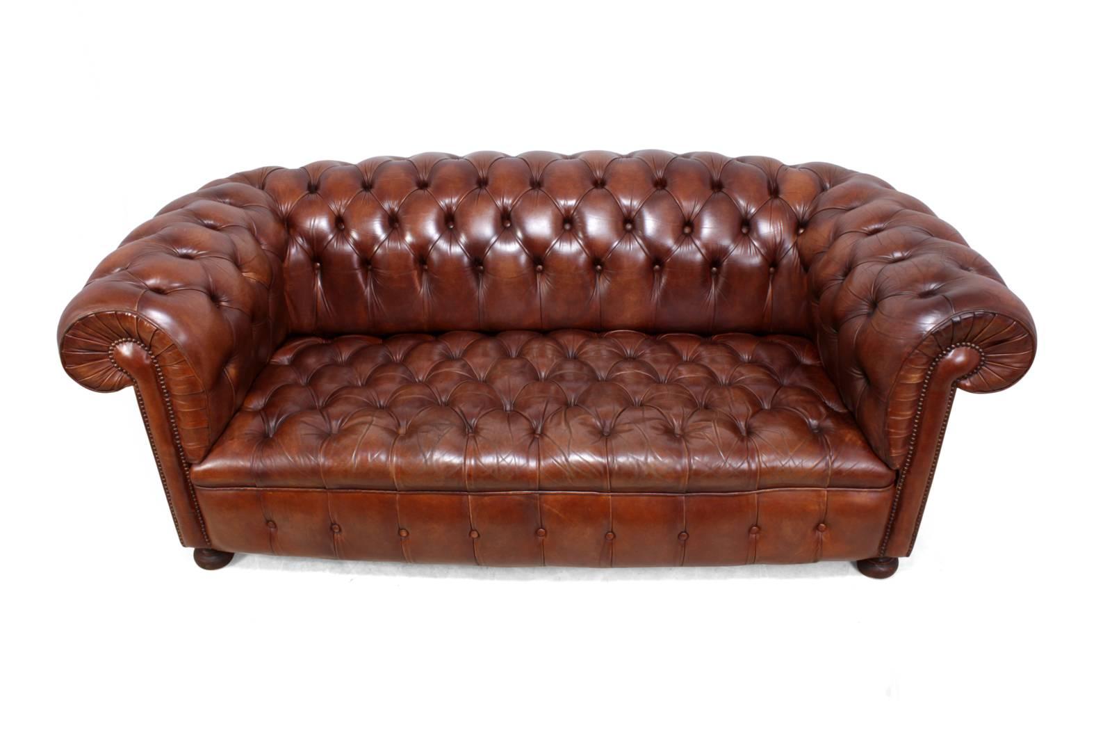 Brown Leather Buttoned Chesterfield 2