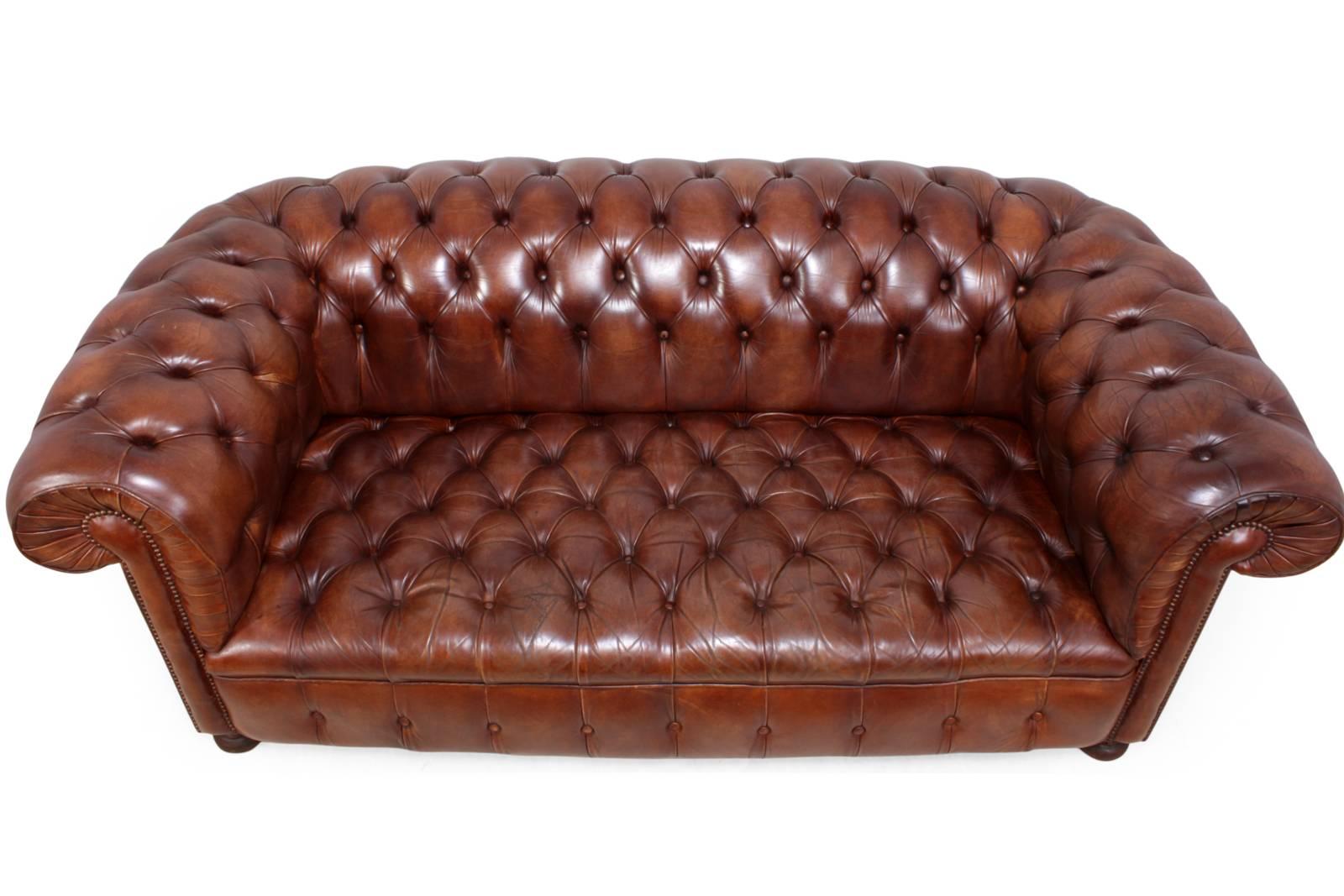 Brown Leather Buttoned Chesterfield 3