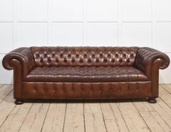 Braunes Leder Chesterfield mit Knöpfen