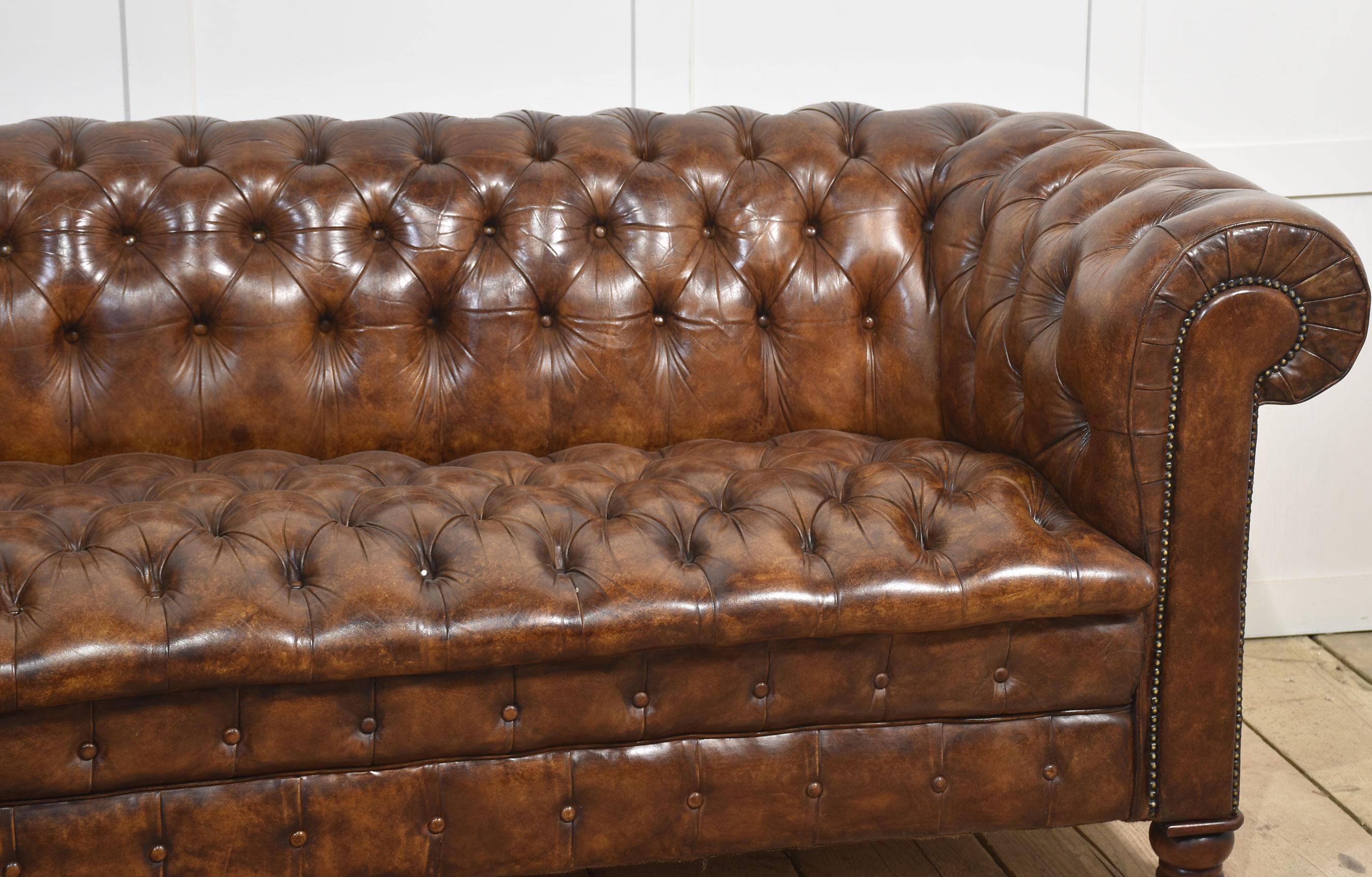 Brown leather deep buttoned chesterfield In Good Condition In Cheshire, GB