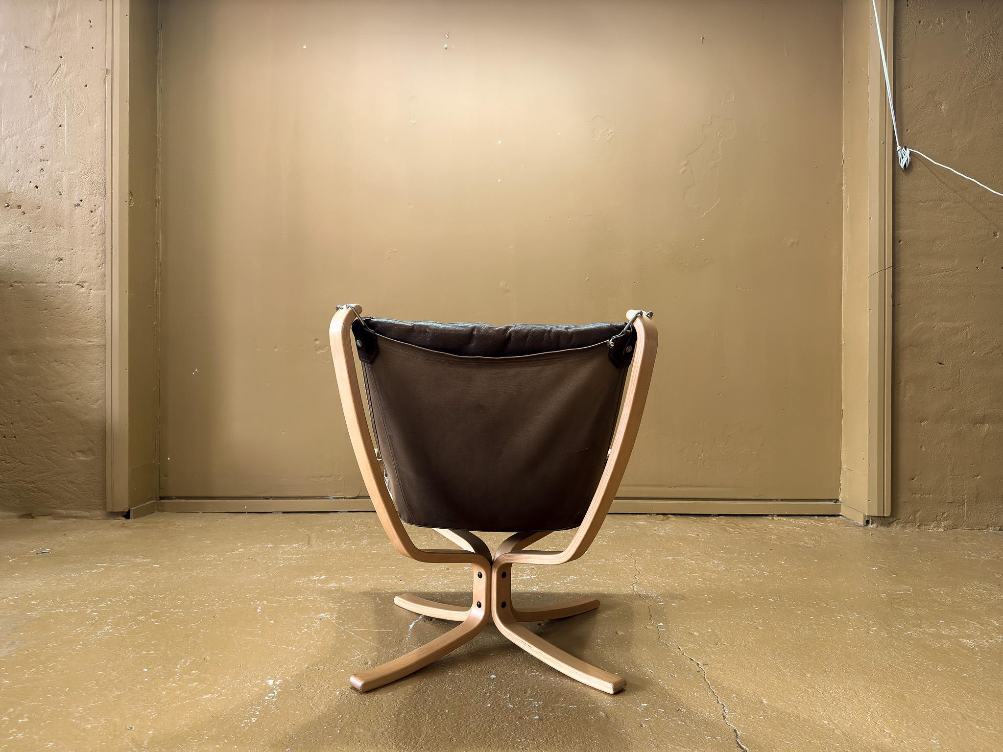 Brown Leather Falcon Chair In Good Condition For Sale In London, GB