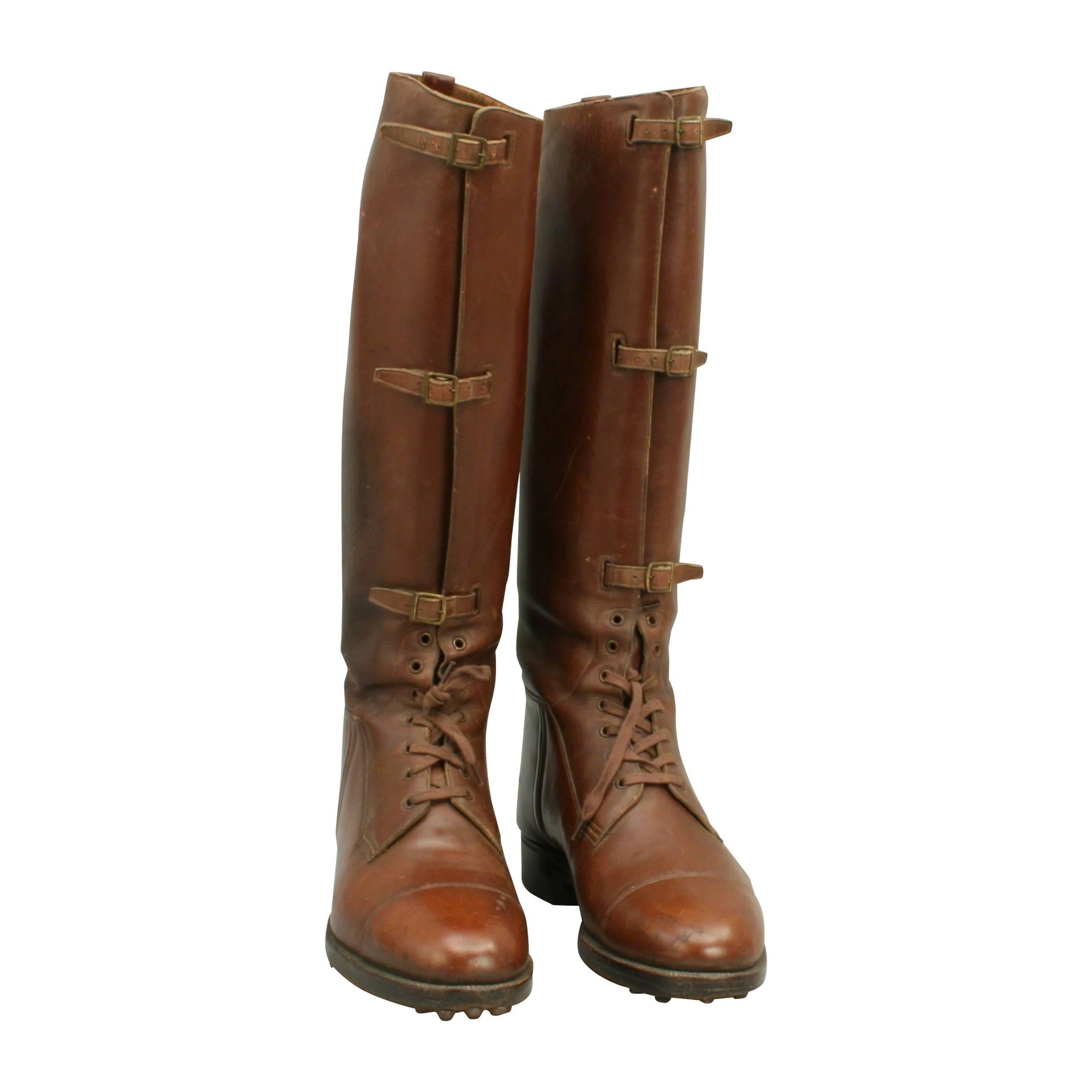 Vintage pair of brown leather field / riding boots.
A very good pair of tan leather field boots, the soles have metal hobnails added for grip. The leather on these brown boots is in very good condition with all buckles intact.
Probably size