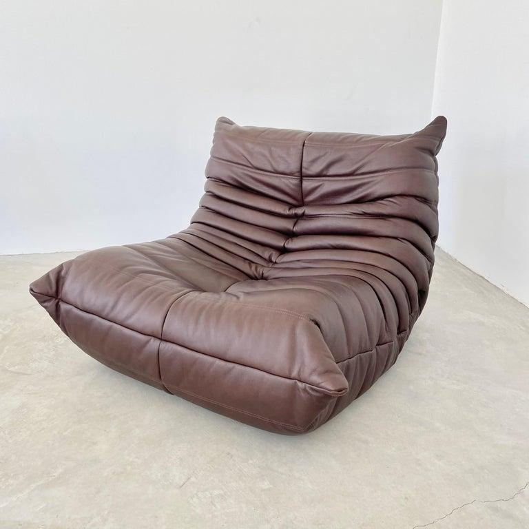 Classic French fireside Togo seat by Michel Ducaroy for luxury brand Ligne Roset. Originally designed in the 1970s the iconic togo sofa is now a design classic. This seat comes in its original brown leather.

Timeless comfort and style make this