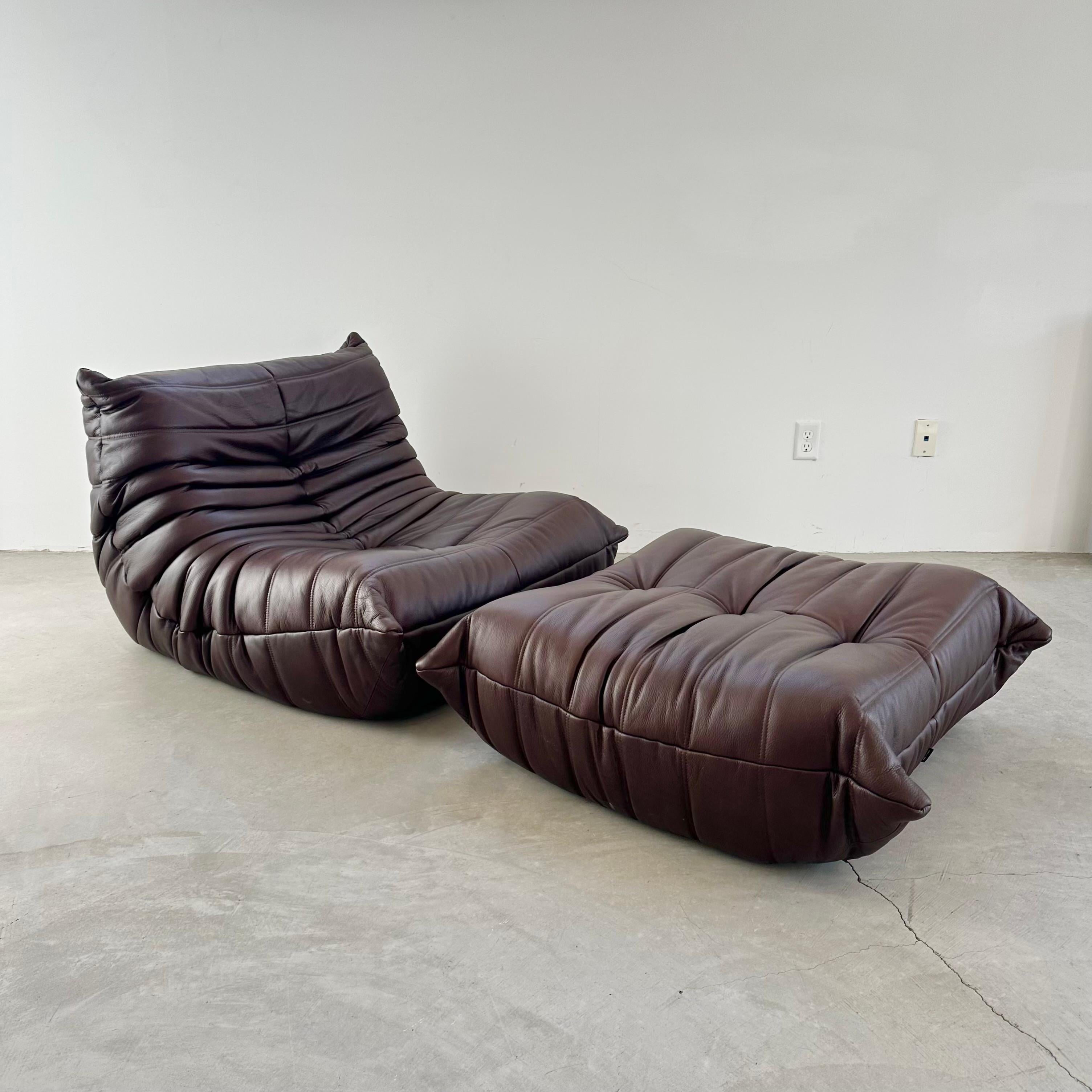 Brown Leather Fireside Togo Seat & Ottoman by Ligne Roset, 1980s France In Good Condition For Sale In Los Angeles, CA