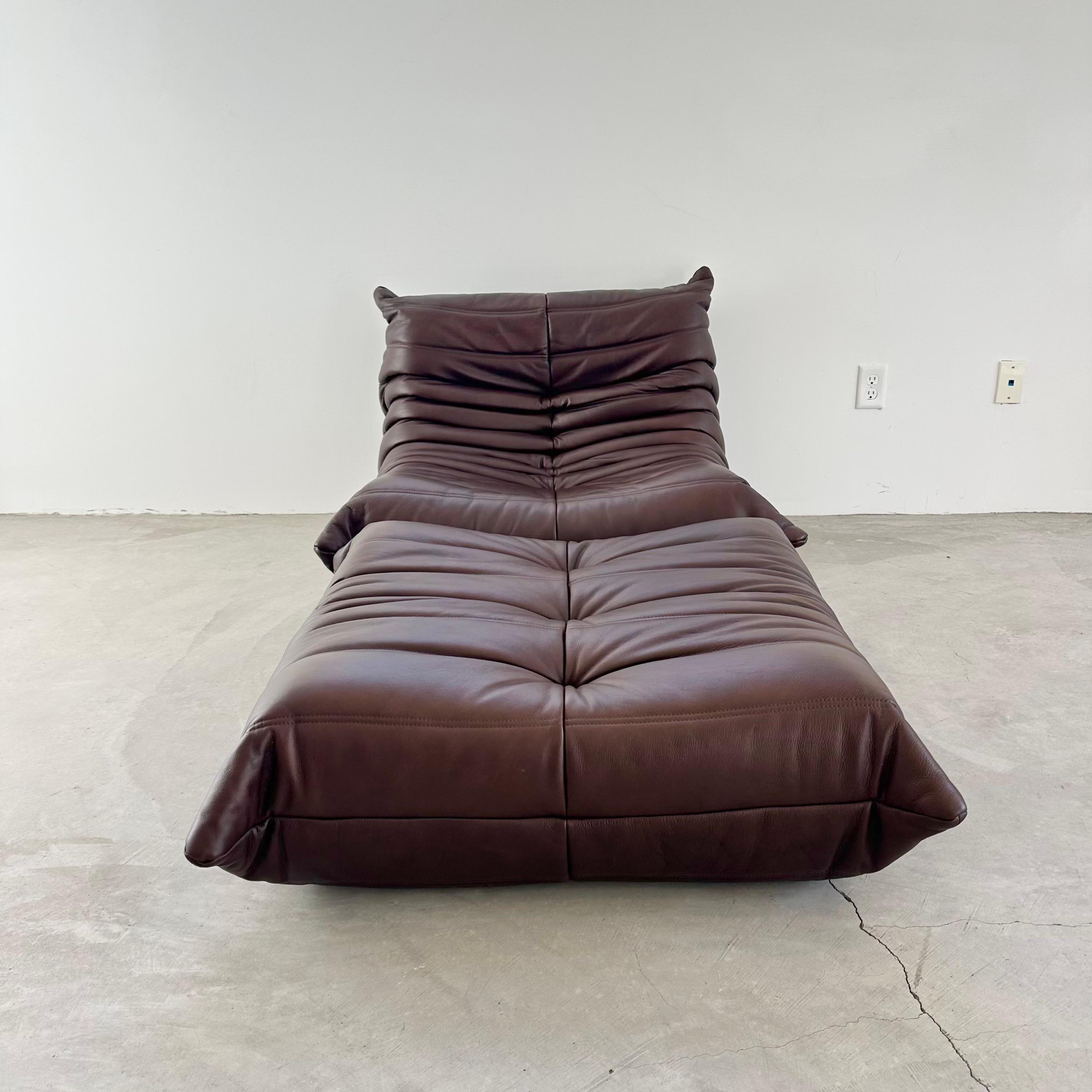 Late 20th Century Brown Leather Fireside Togo Seat & Ottoman by Ligne Roset, 1980s France For Sale