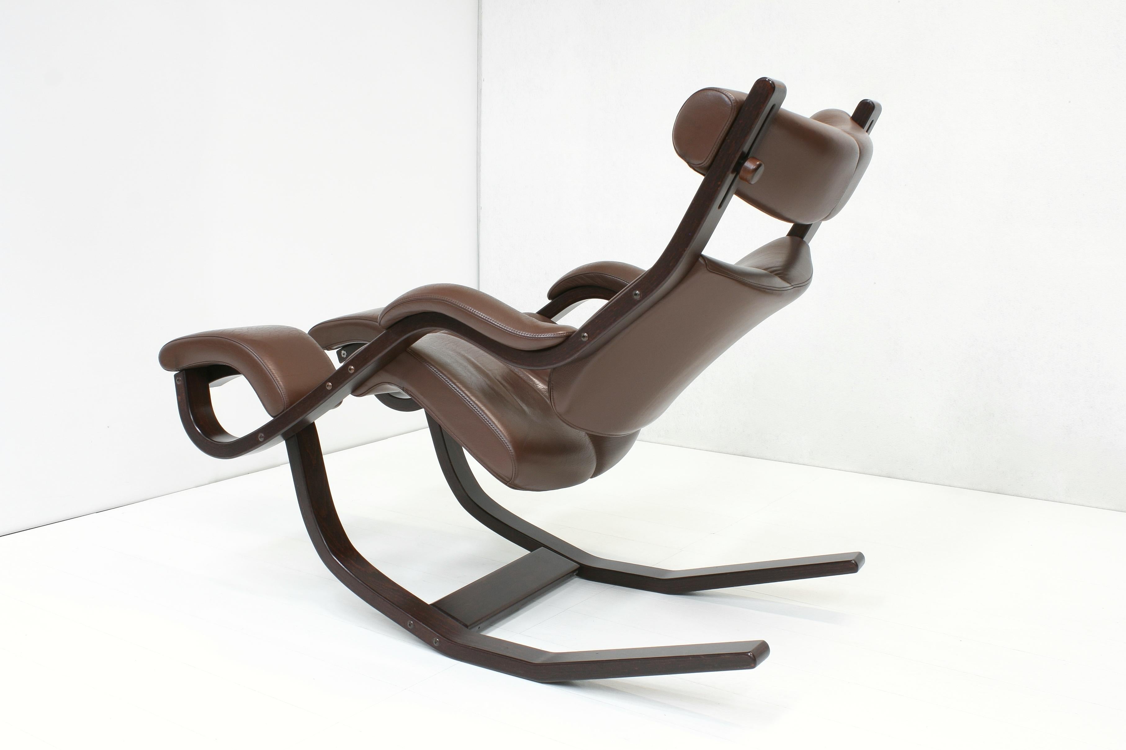 The Gravity chair was designed by Peter Opsvik in 1983 for Stokke Varier, Norway.

This chair is an early production and features brown leather upholstery on a bentwood frame and has an adjustable headrest.

The chair was designed with the intention