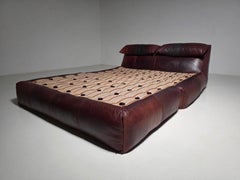 Brown leather Le Bambole folding bed by Mario Bellini for B&B Italia, 1970s