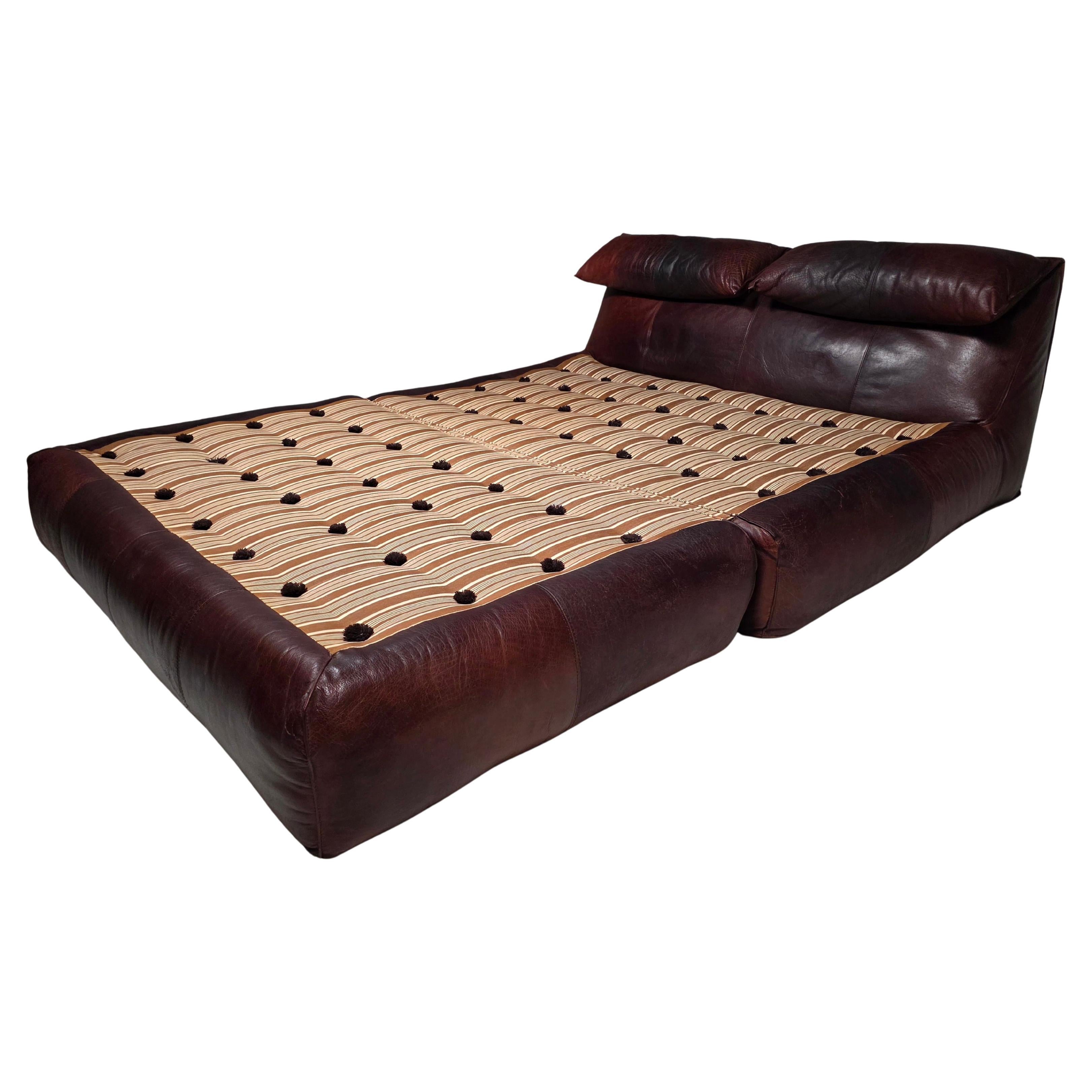 Letto pieghevole Le Bambole in pelle marrone di Mario Bellini per B&B Italia, anni
70