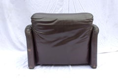 Brown Leather Lounge Chair "Maralunga" by Vico Magistretti for Cassina
