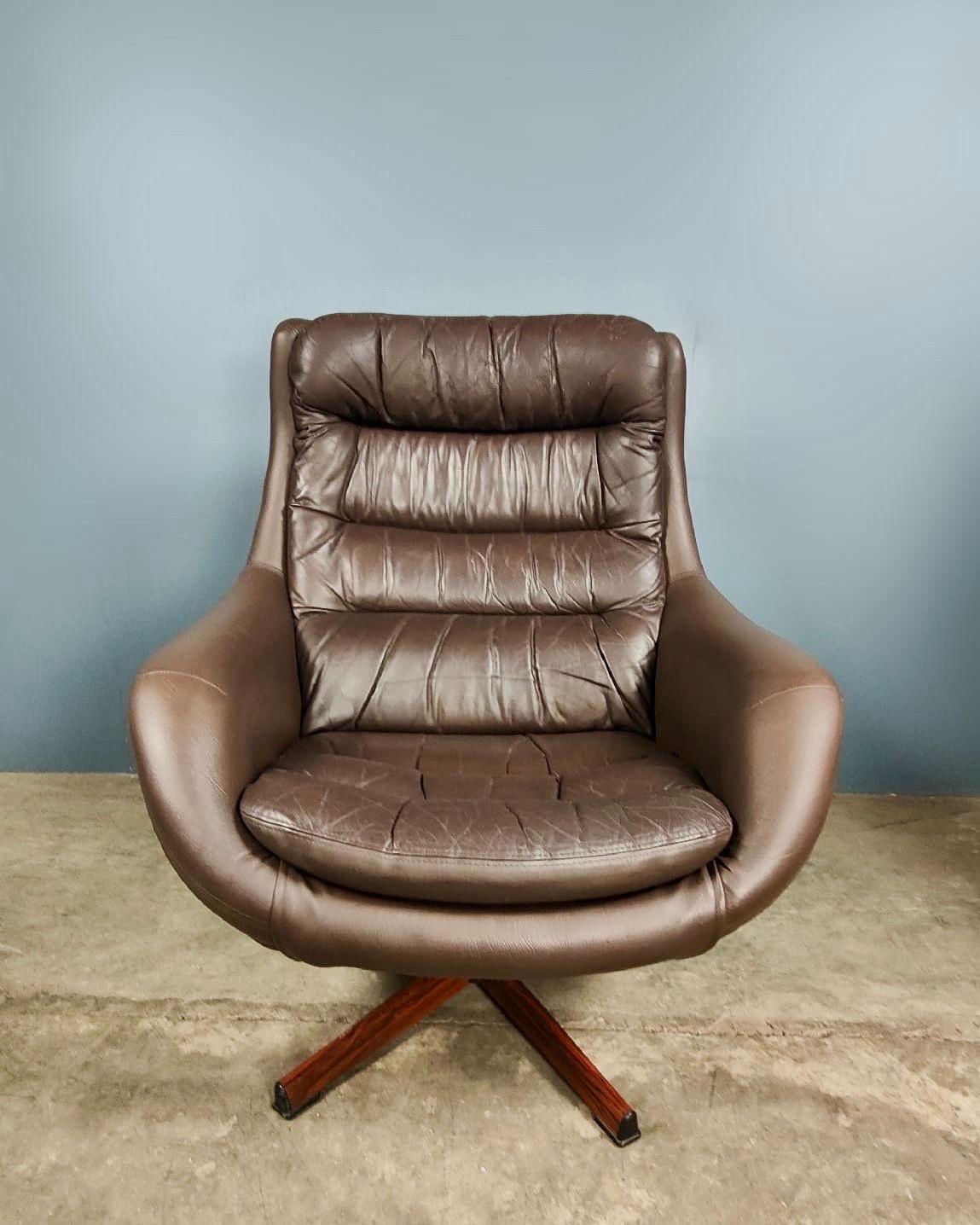 New Stock ✅

Brown Leather Mid Century Overman Swedish Swivel Lounge Chair Retro Vintage MCM

Beautiful stylish and comfy swivel chair dating from the 1970s. Brown leather upholstery in great condition, lifted on a 5 pointed star wooden