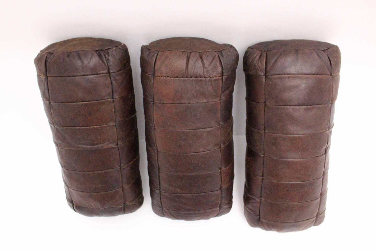 This set of three patch worked pillows by De Sede 1970s, were made of brown leather and has a great patina.
The pillows are carefully cleaned and the condition is very good.

Measures:
Width 50 cm
Depth 23 cm
Height 14 cm.