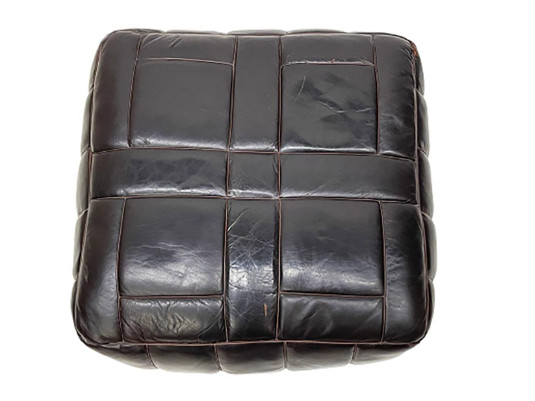 Brown leather pouf

A brown leather pouf with leather set in compartments and trim around it. 
A sturdy pouf filled with straw. 

The sizes are 33 cm high, approx. 66 cm square. 
The weight is 9 kilos
The pouf shows some traces of use.
