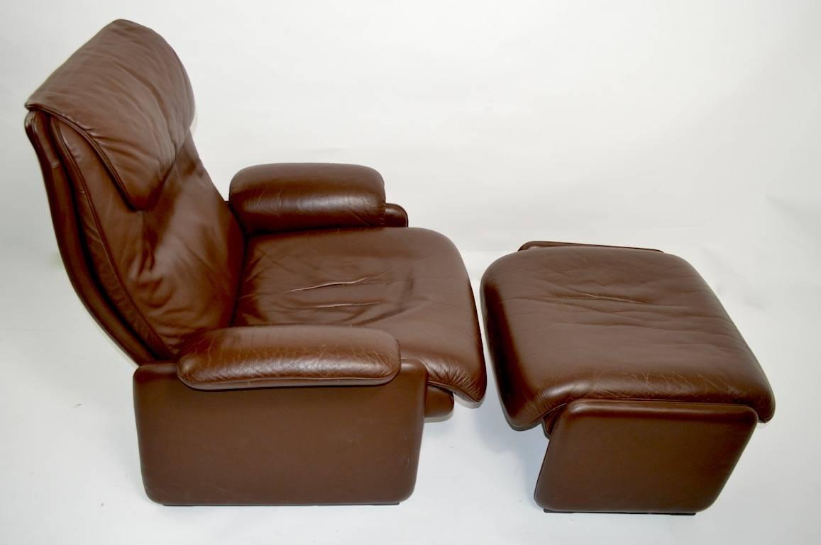 Very nice, and clean reclining lounge chair and ottoman by De Sede, made in Switzerland. Top quality materials, construction, and design, great original condition, and extremely comfortable. This is a great, ready to use chair. Dimensions for