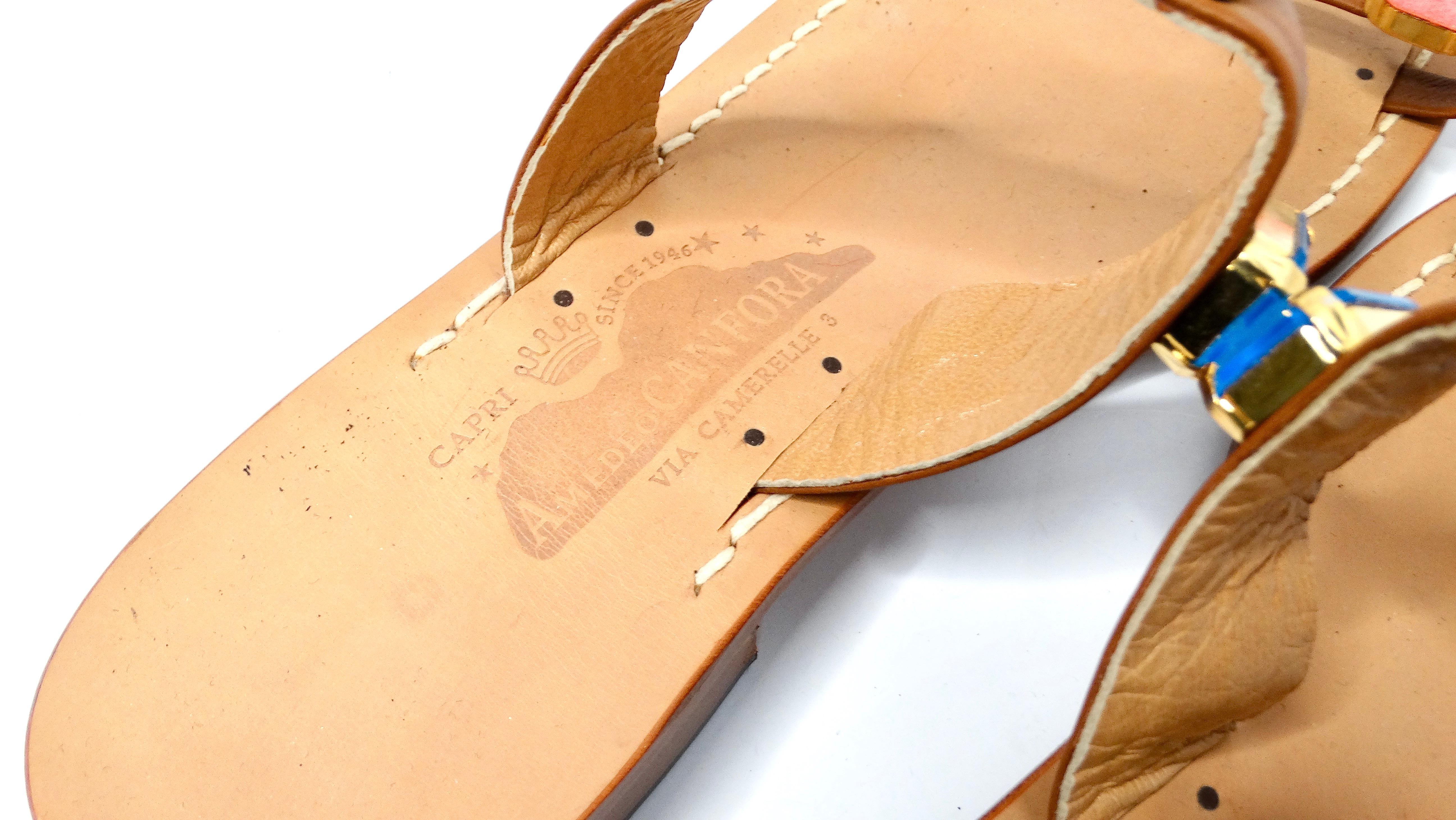 Sandales en cuir Brown avec accents de fausses pierres colorées Pour femmes en vente