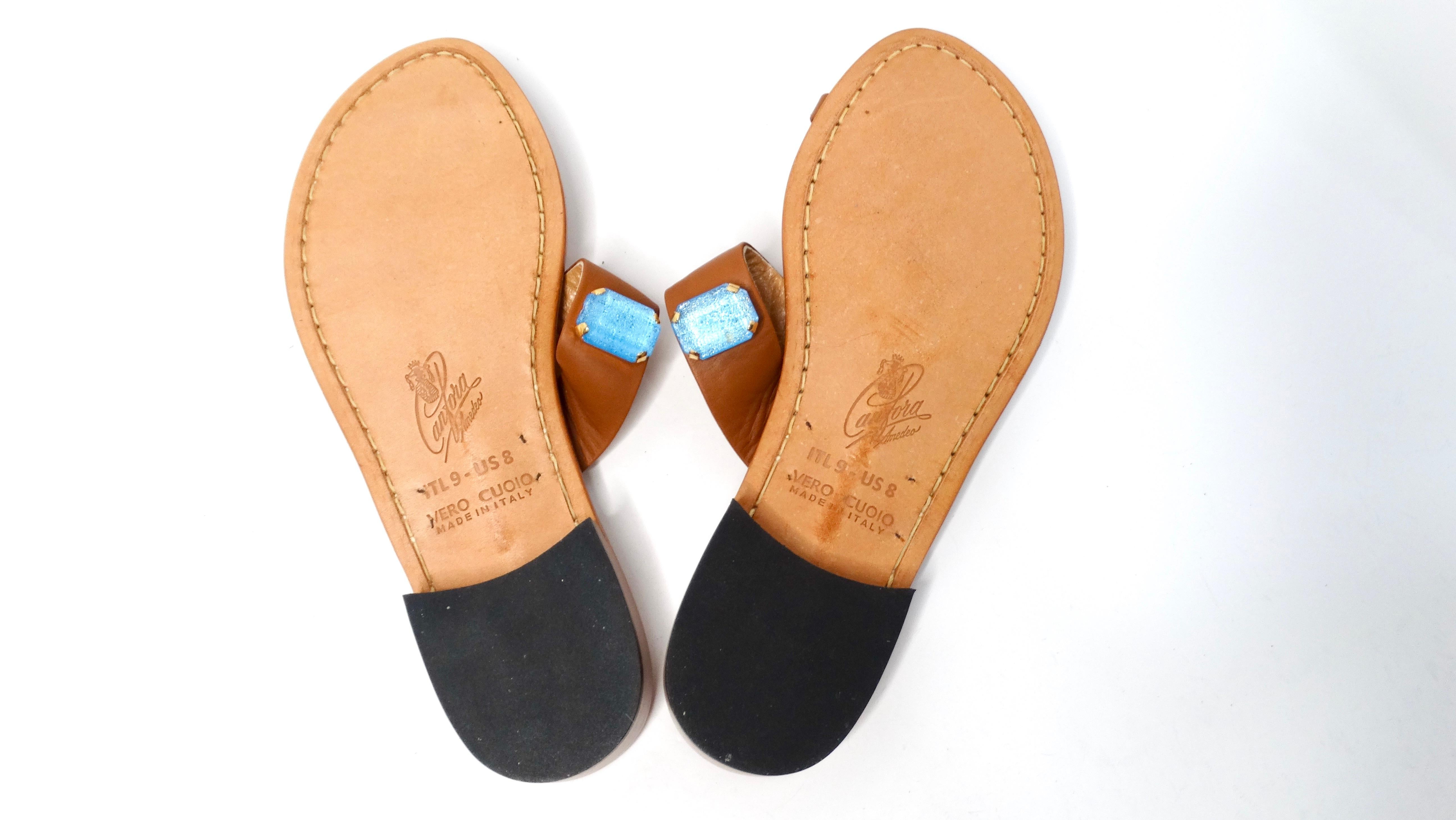 Sandales en cuir Brown avec accents de fausses pierres colorées en vente 2