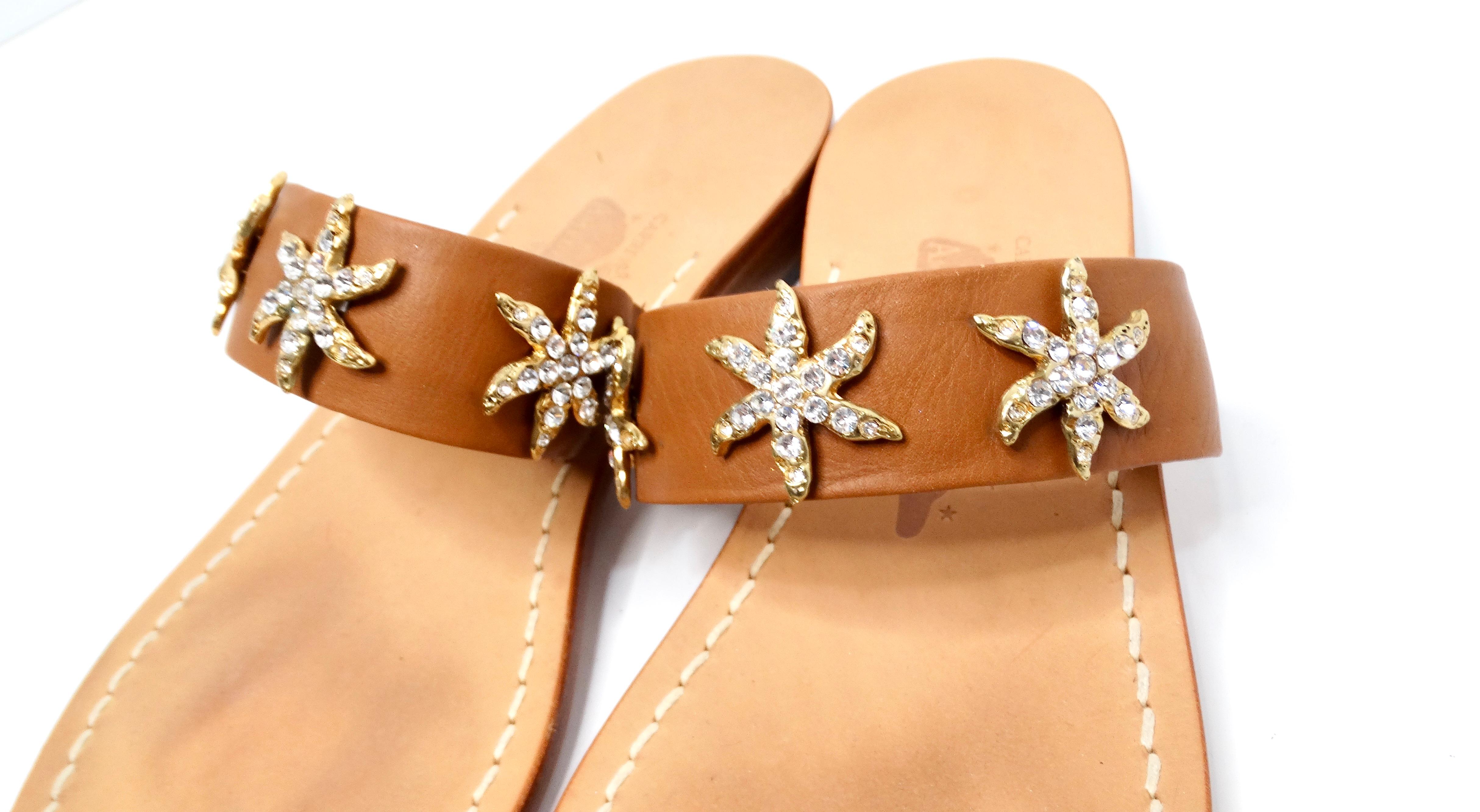 Marrone Sandali in pelle marrone con accenti di stelle marine impreziosite da strass in vendita