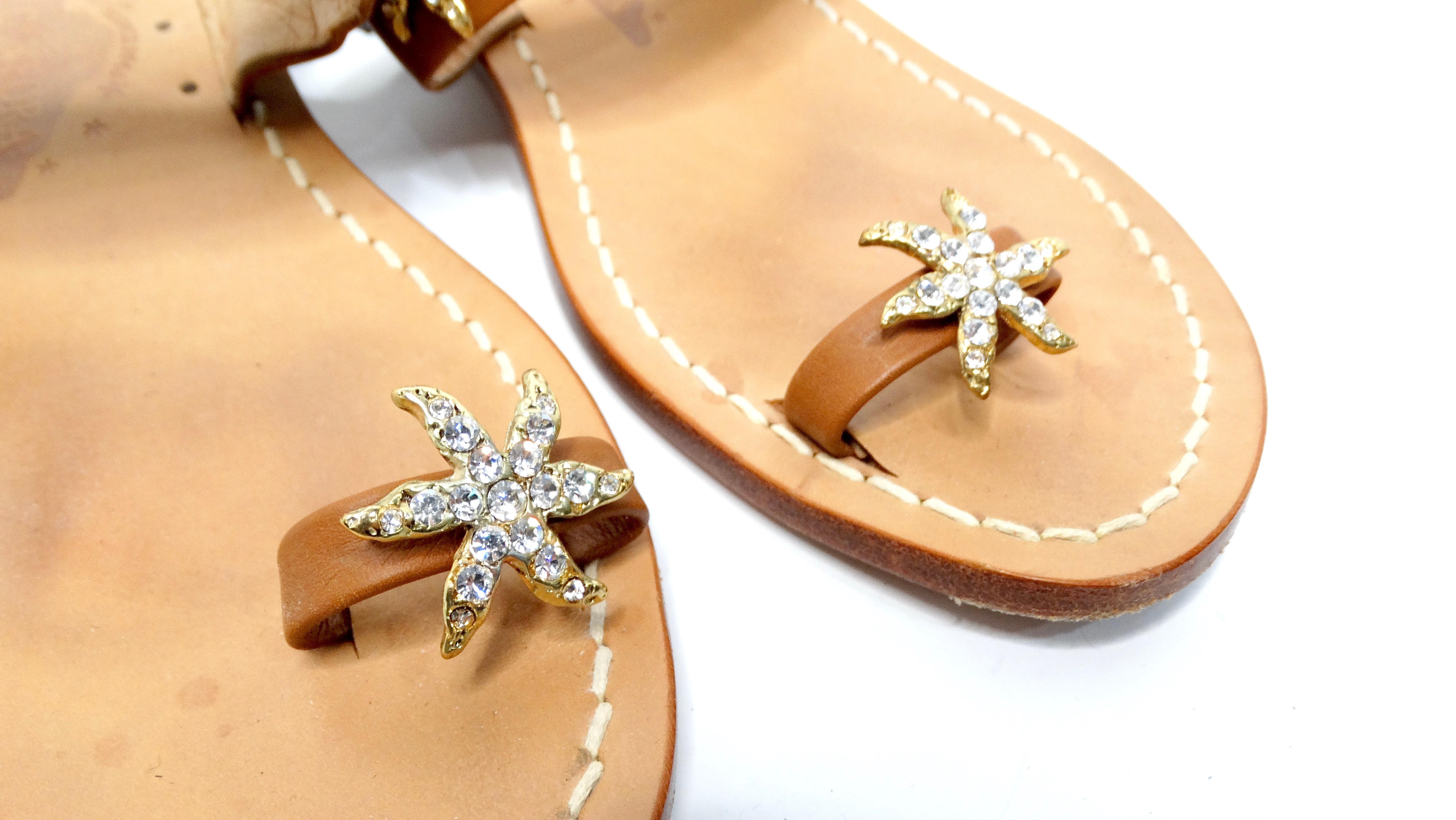 Donna Sandali in pelle marrone con accenti di stelle marine impreziosite da strass in vendita