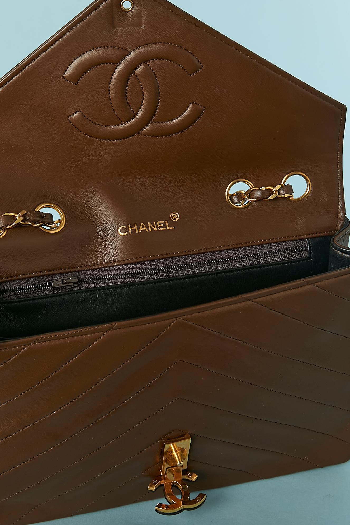 Brown leather shoulder bag with top-stitching and chain Chanel Circa 1984 For Sale 4
