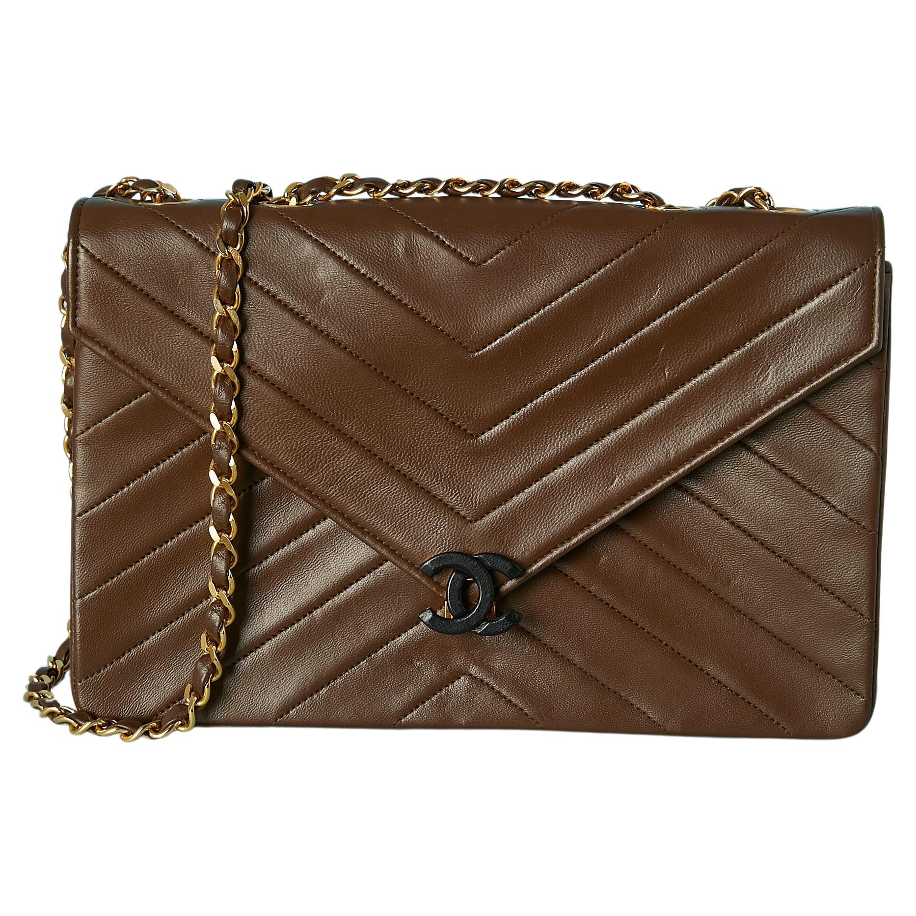 Brown leather shoulder bag with top-stitching and chain Chanel Circa 1984 For Sale