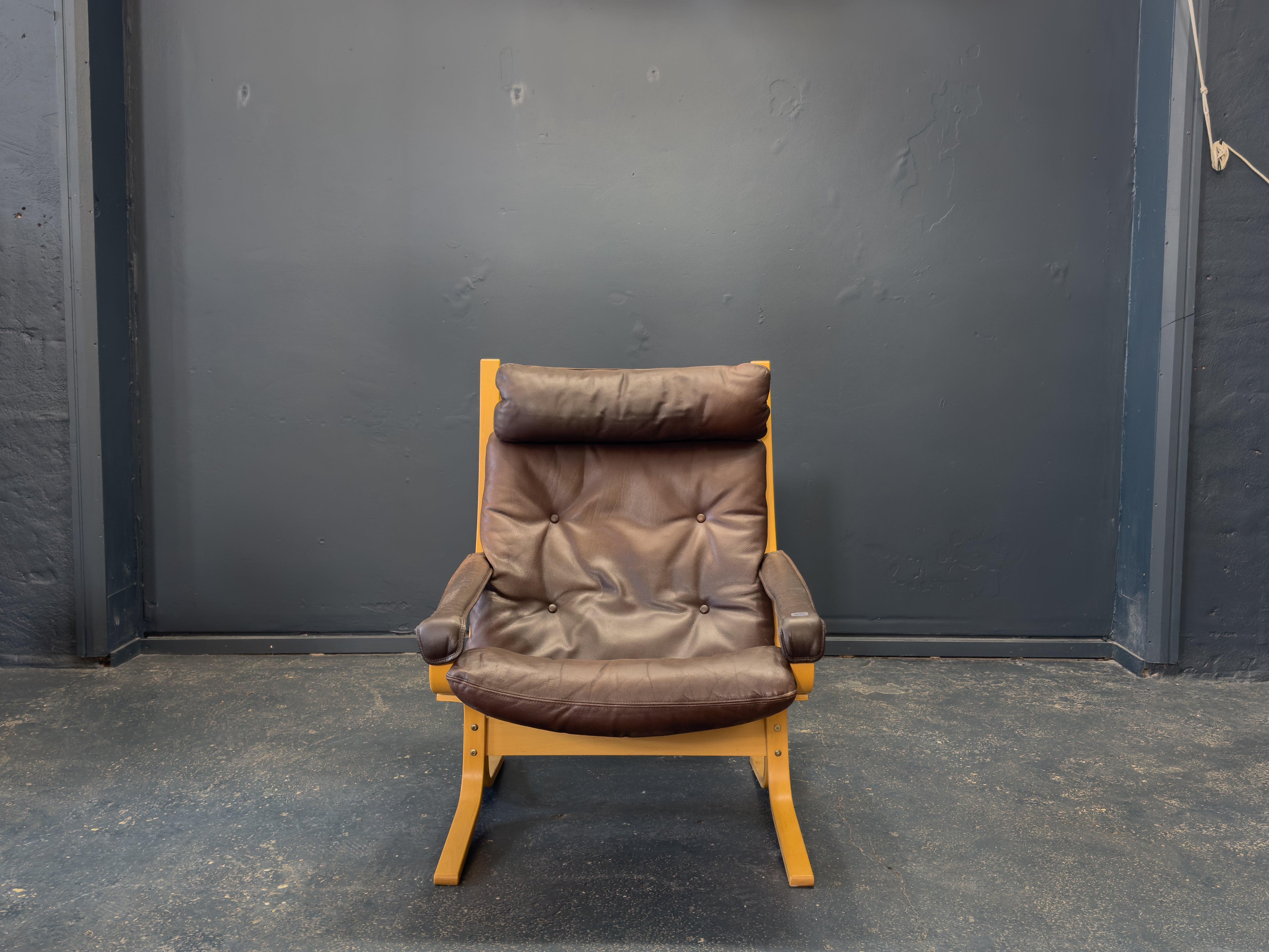 Mid-Century Modern Brown Leather Siesta Chair by Ingmar Relling For Sale