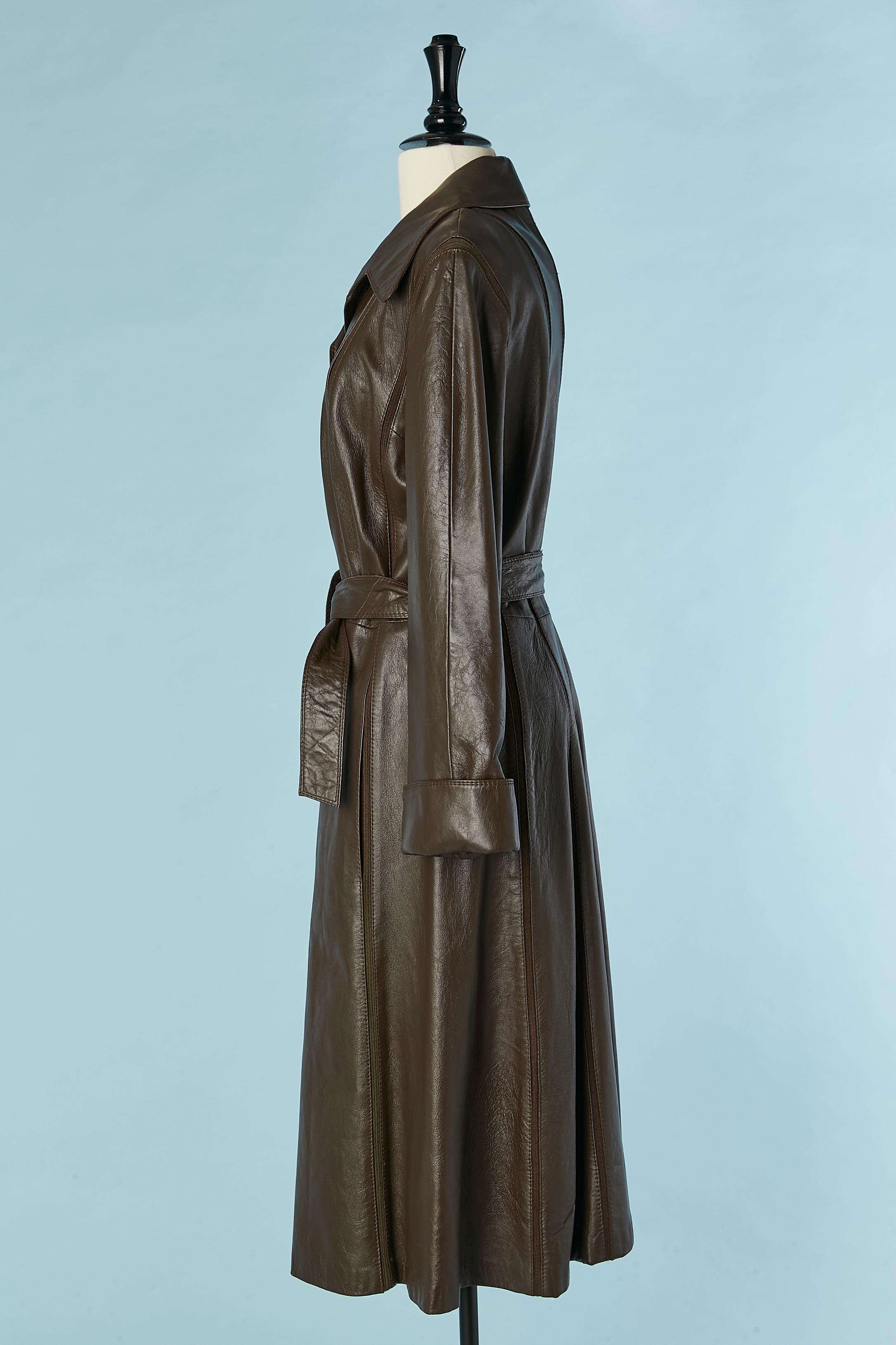 Manteau croisé en cuir marron IMPERIAL Circa 1970's Pour femmes en vente