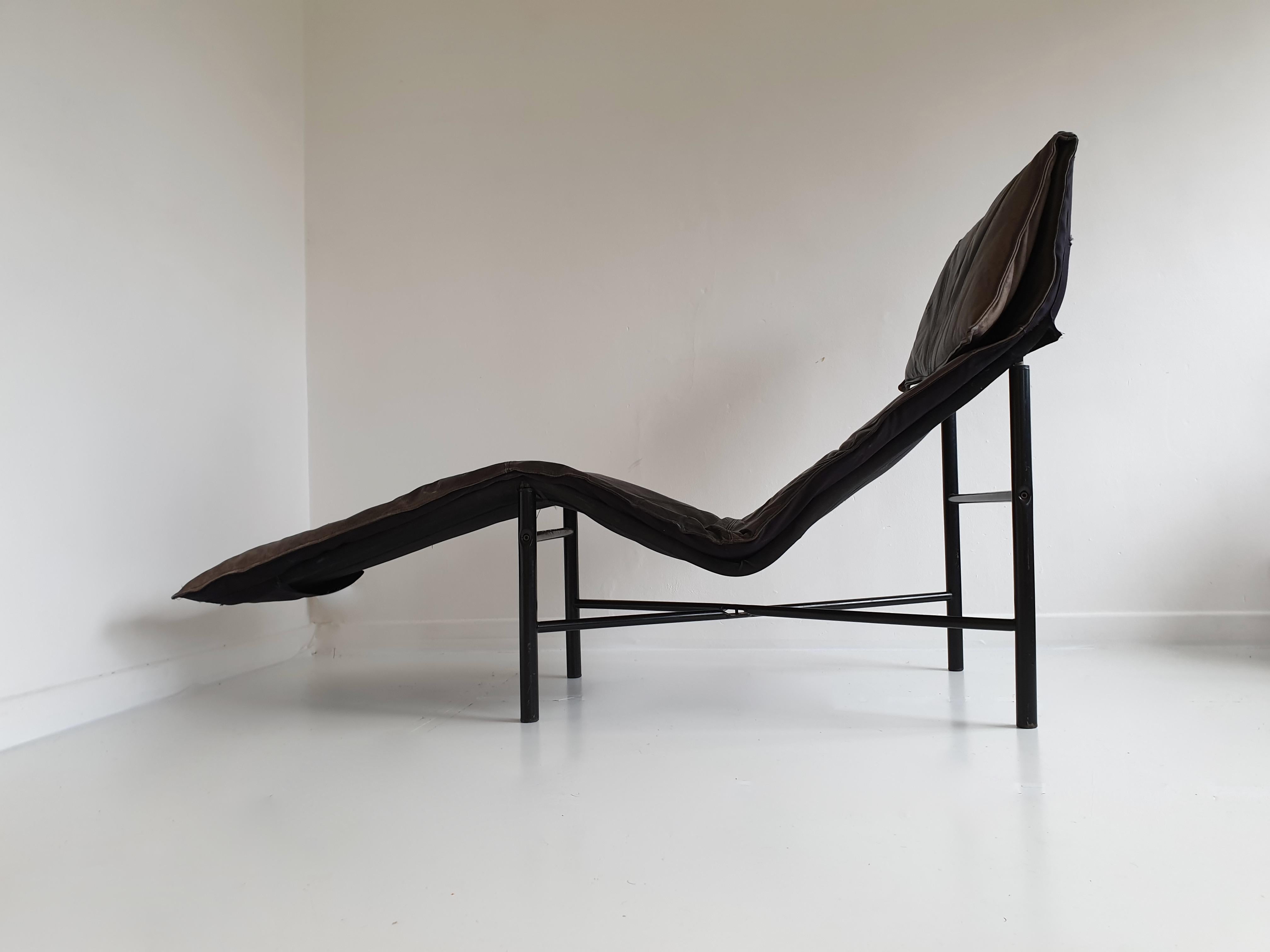 Brown Leather 'Skye' Chaise by Tord Björklund for Ikea, circa 1980 In Good Condition In London, GB