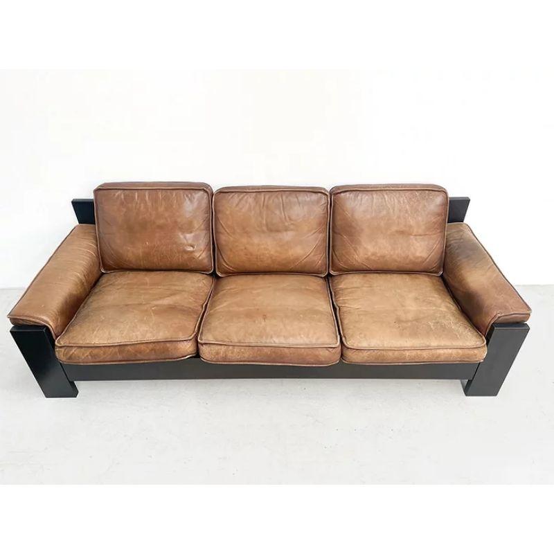 Brown leather sofa set Leolux in black lacquered.

Quality sofa set from the well-known manufacturer Leolux, made in the 70s. The sofa set has a very high quality full black lacquered wooden frame. The cushions still have the original leather