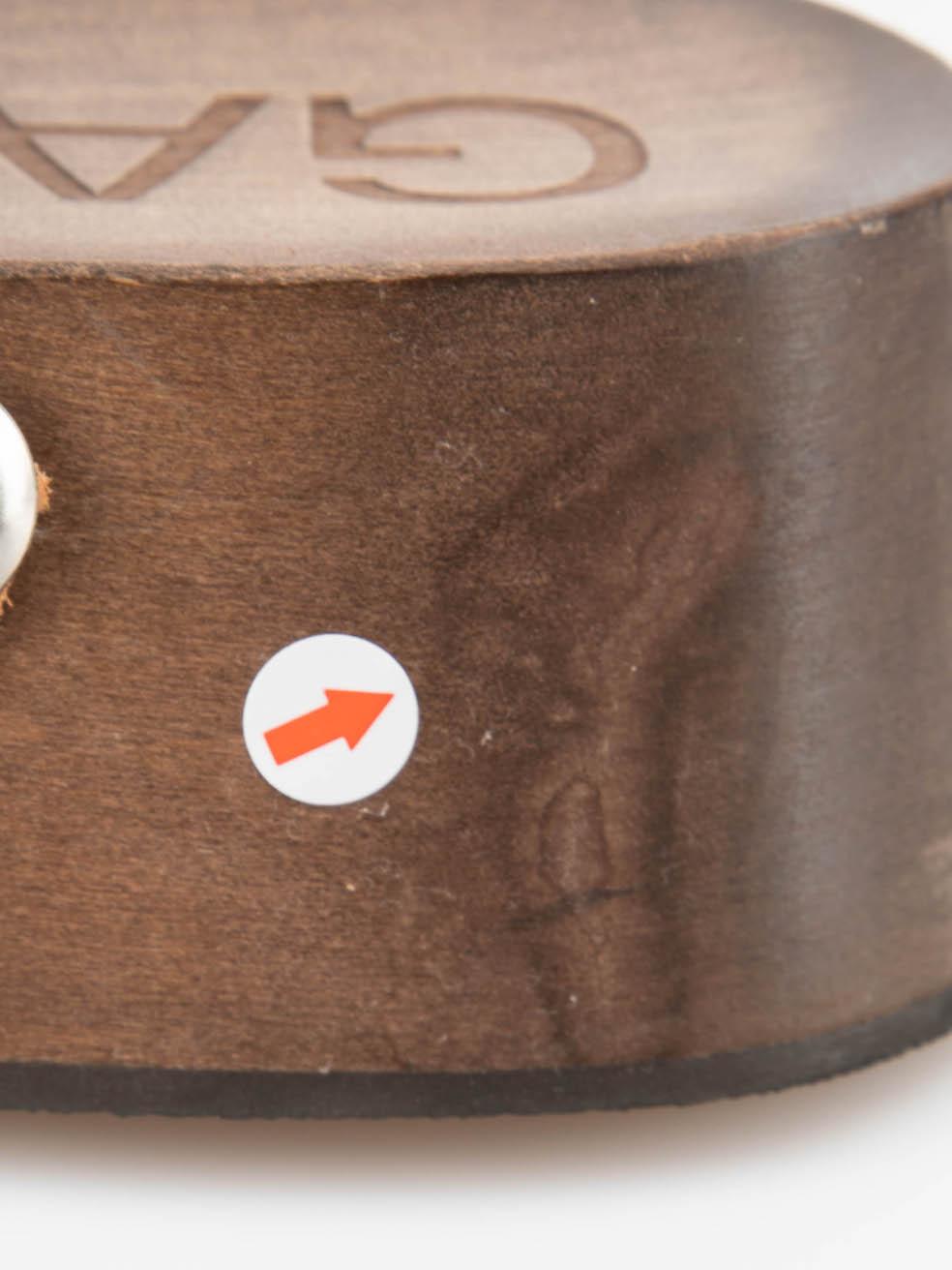 Braune Leder Clogs mit Nieten-Detail und Schnalle Größe IT 42 im Angebot 6