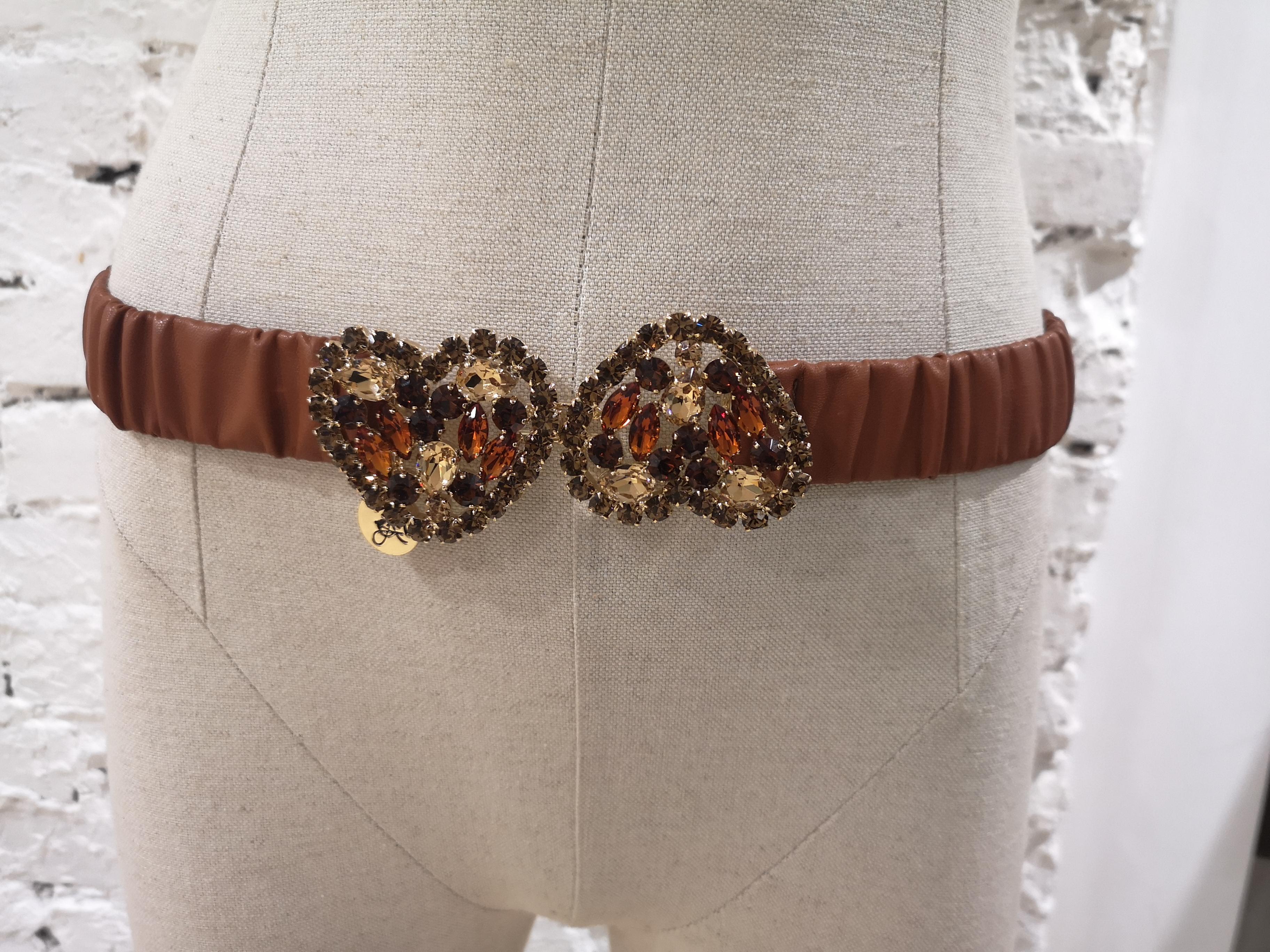 Brown leather swarovski hearts belt
totally made in italy
one size