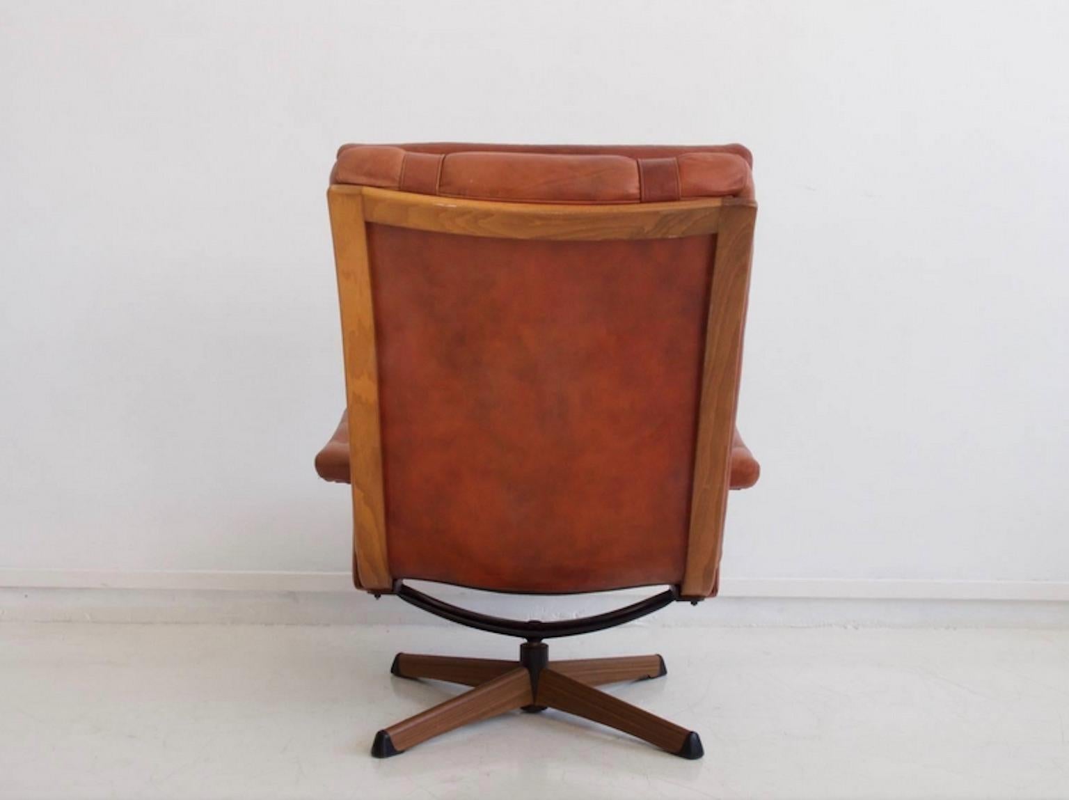 Brown leder drehstuhl by Göte Möbler im Zustand „Gut“ im Angebot in Madrid, ES