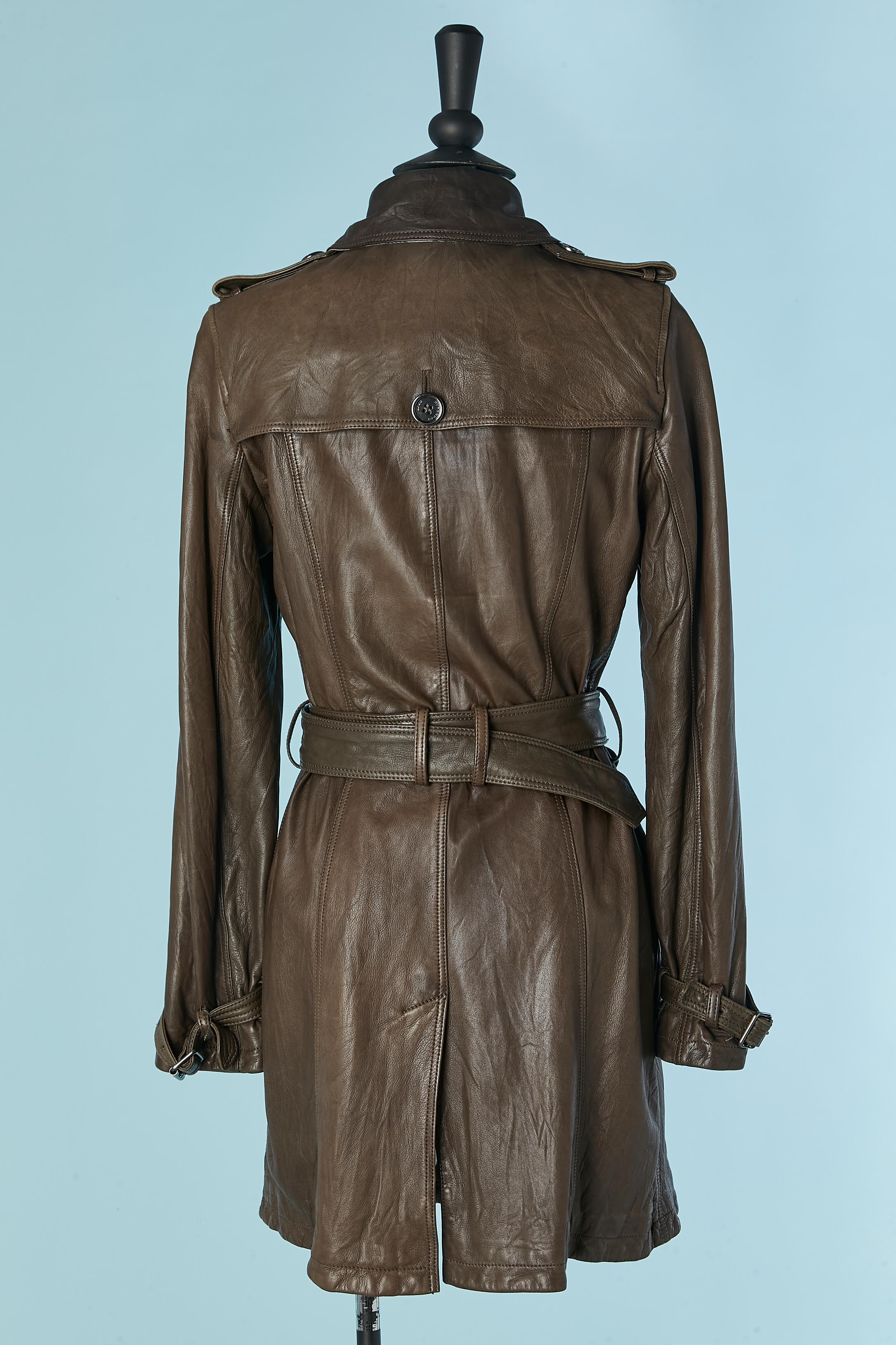 Trench in pelle marrone Burberry Brit in vendita 2