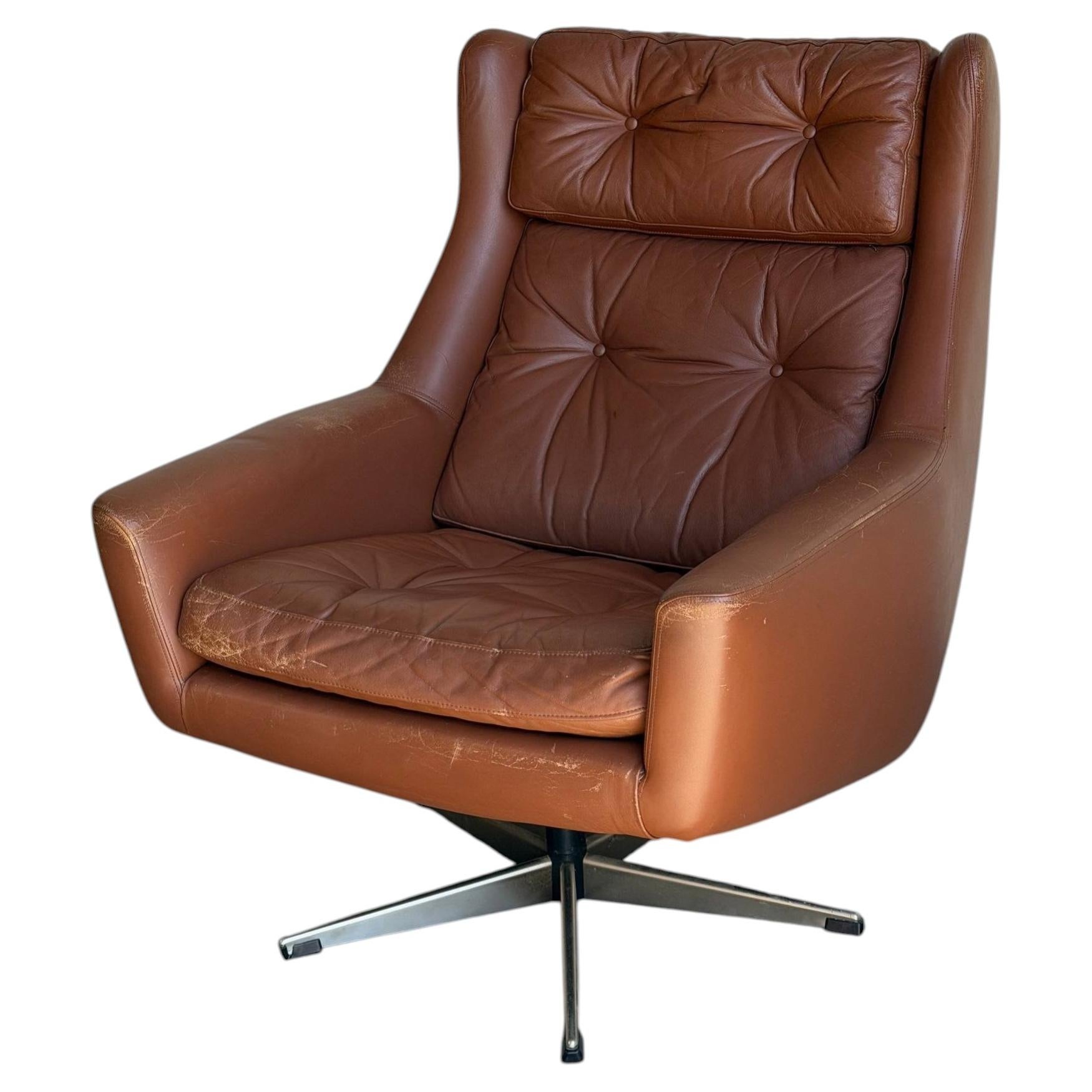 Brown Leather Tufted Swivel Lounge Chair with Shell Back and Star Base MCM 1970s For Sale
