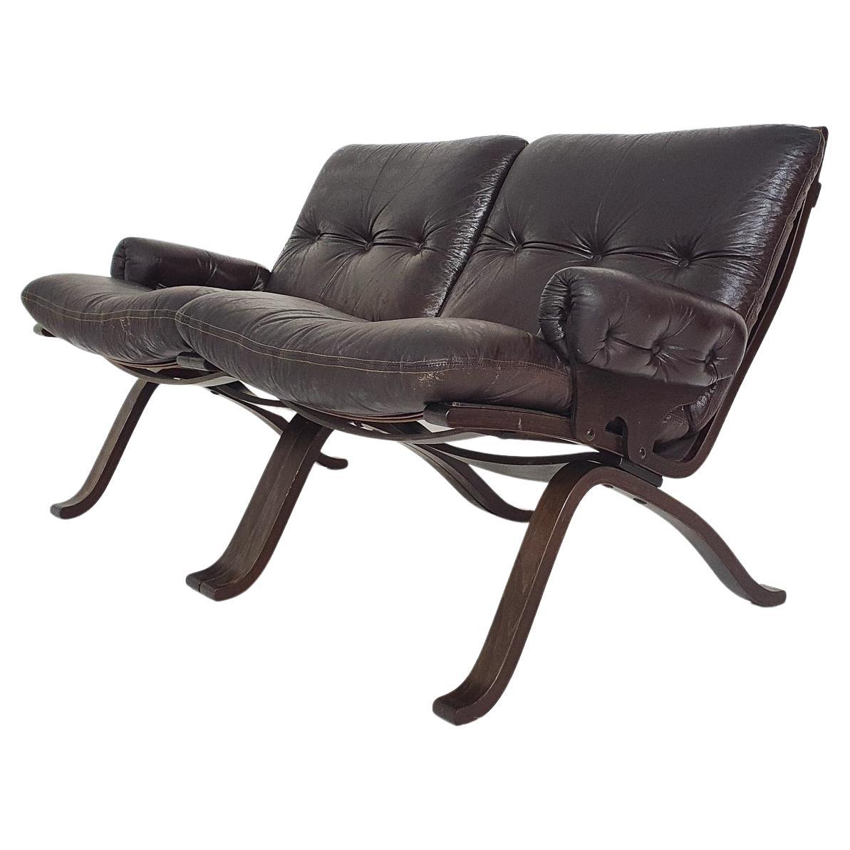 Braunes Ledersofa mit zwei Sitzplätzen, Norwegen 1970er Jahre im Angebot