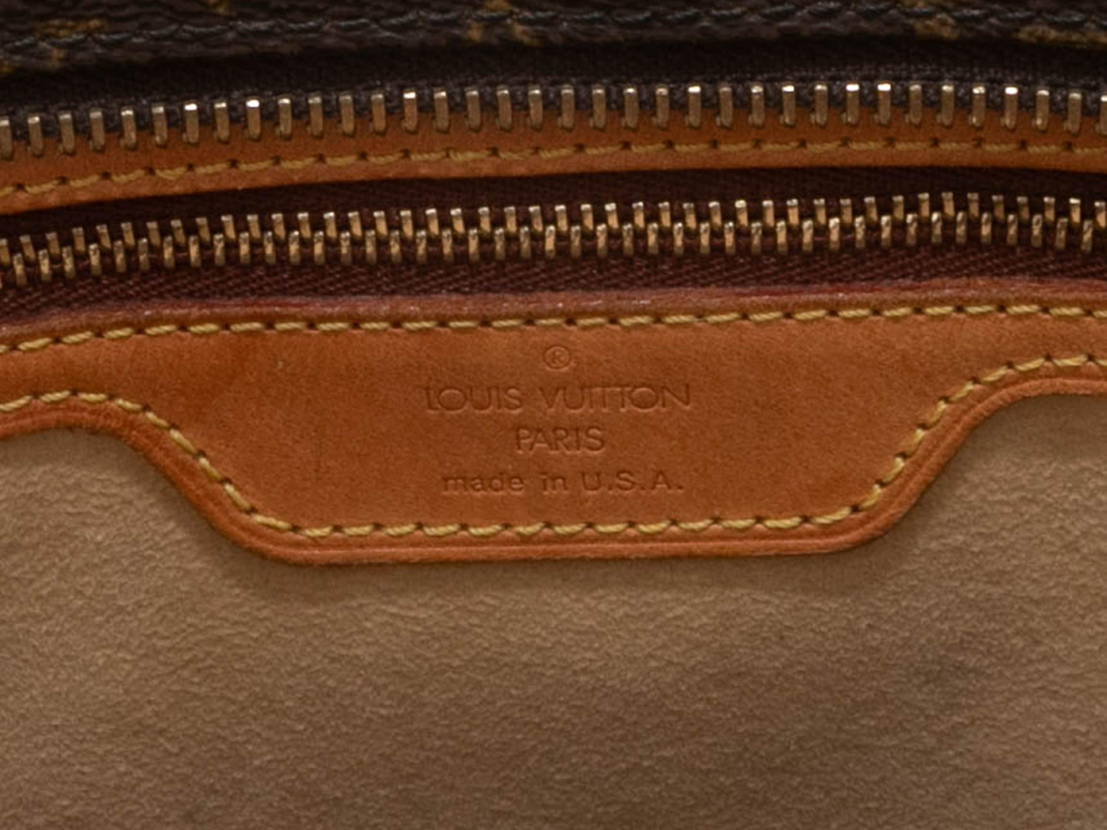 Braune Louis Vuitton Monogram Cabas-Tasche. Die Cabas Tote hat einen Korpus aus beschichtetem Canvas mit Monogrammen, Lederbesatz, goldfarbene Beschläge, zwei flache Schulterriemen und einen Reißverschluss oben. 18