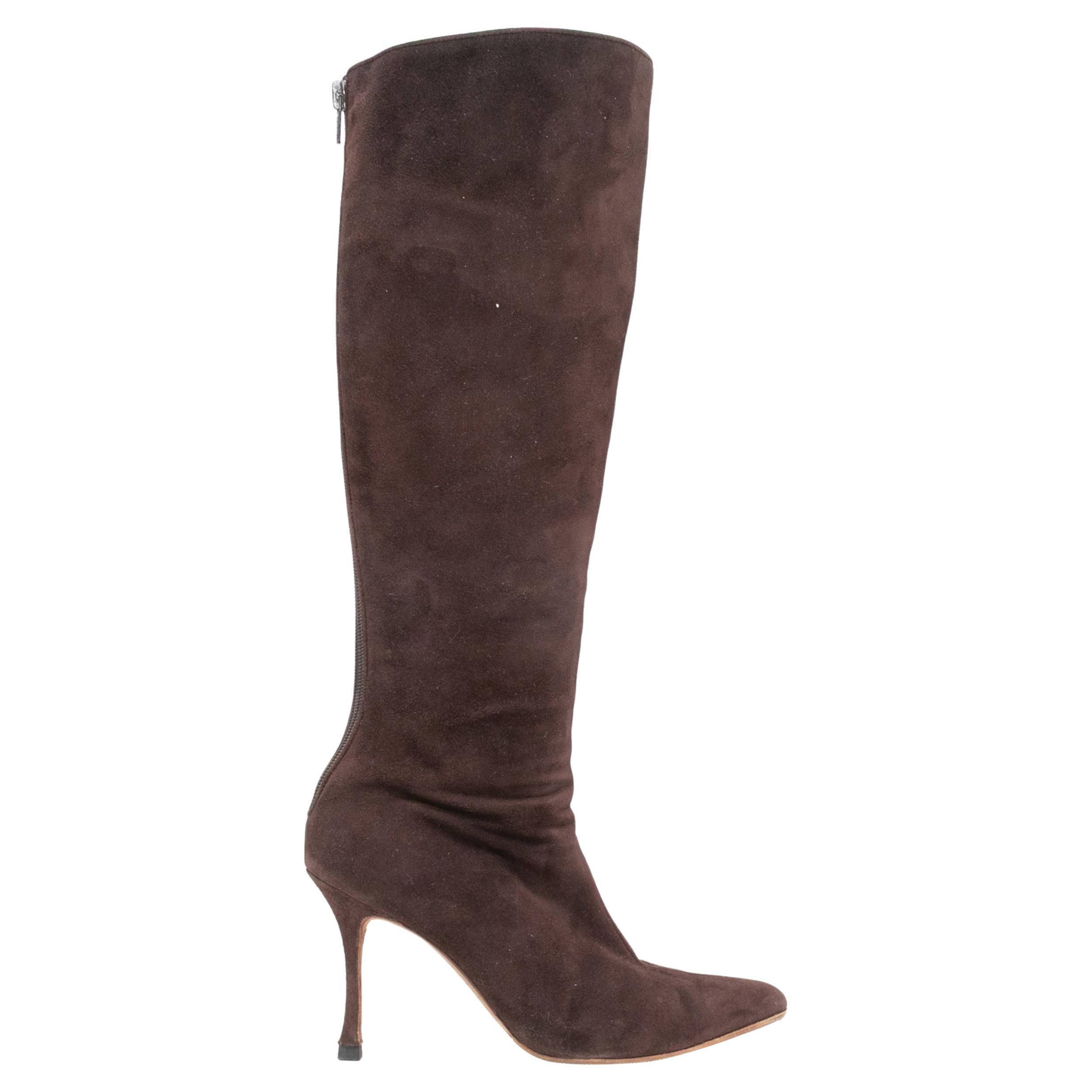 Brown Manolo Blahnik Wildleder Stiefel mit spitzen Absätzen Größe 38 im Angebot