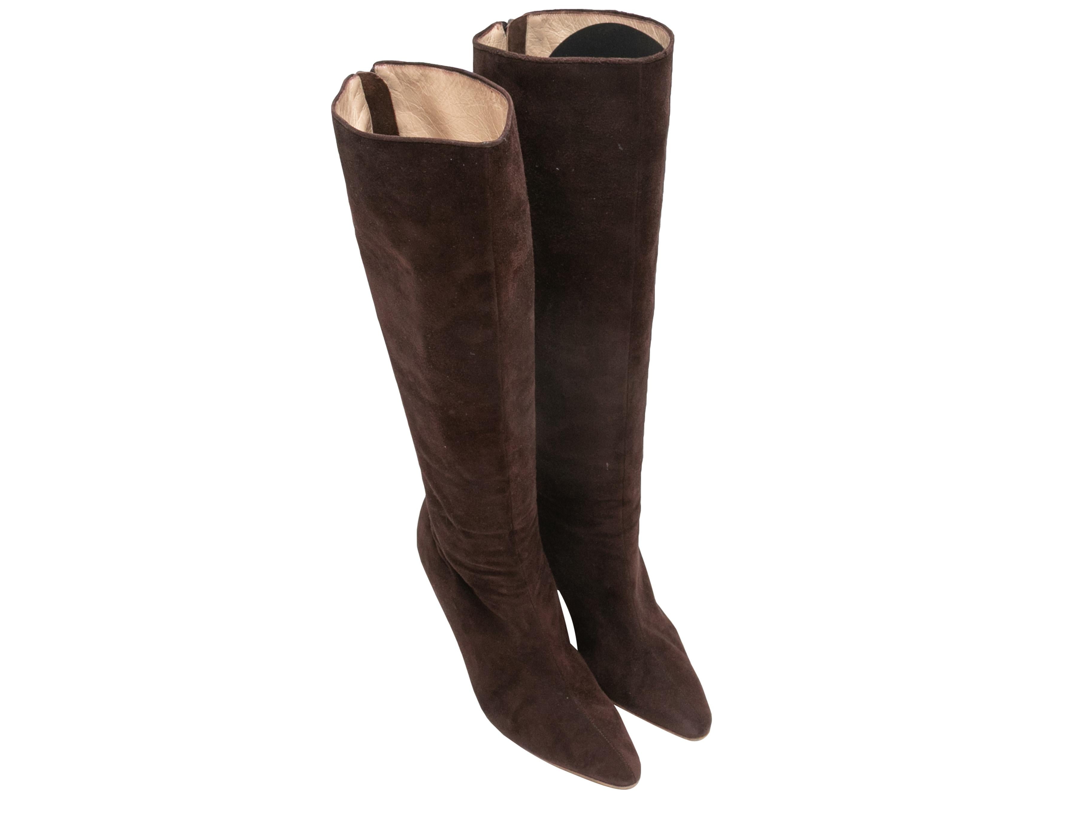  Brown suede pointed-toe knee-high heeled boots by Manolo Blahnik. Covered heels. Zip closures at counters. 14.25