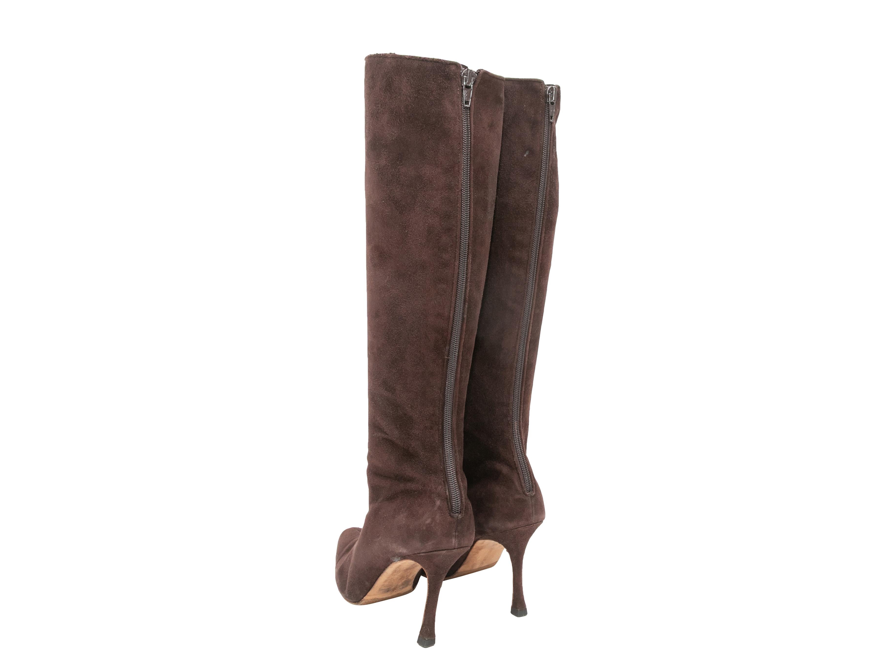 Brown Manolo Blahnik Suede Pointed-Toe Knee-High Heeled Boots Size 38 In Good Condition For Sale In New York, NY