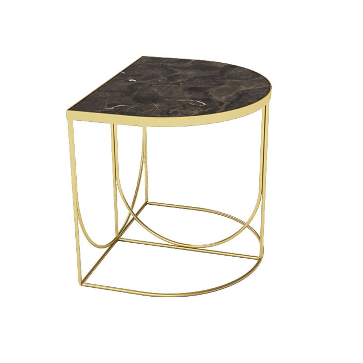 Moderne Table d'appoint minimaliste en marbre brun et acier noir en vente
