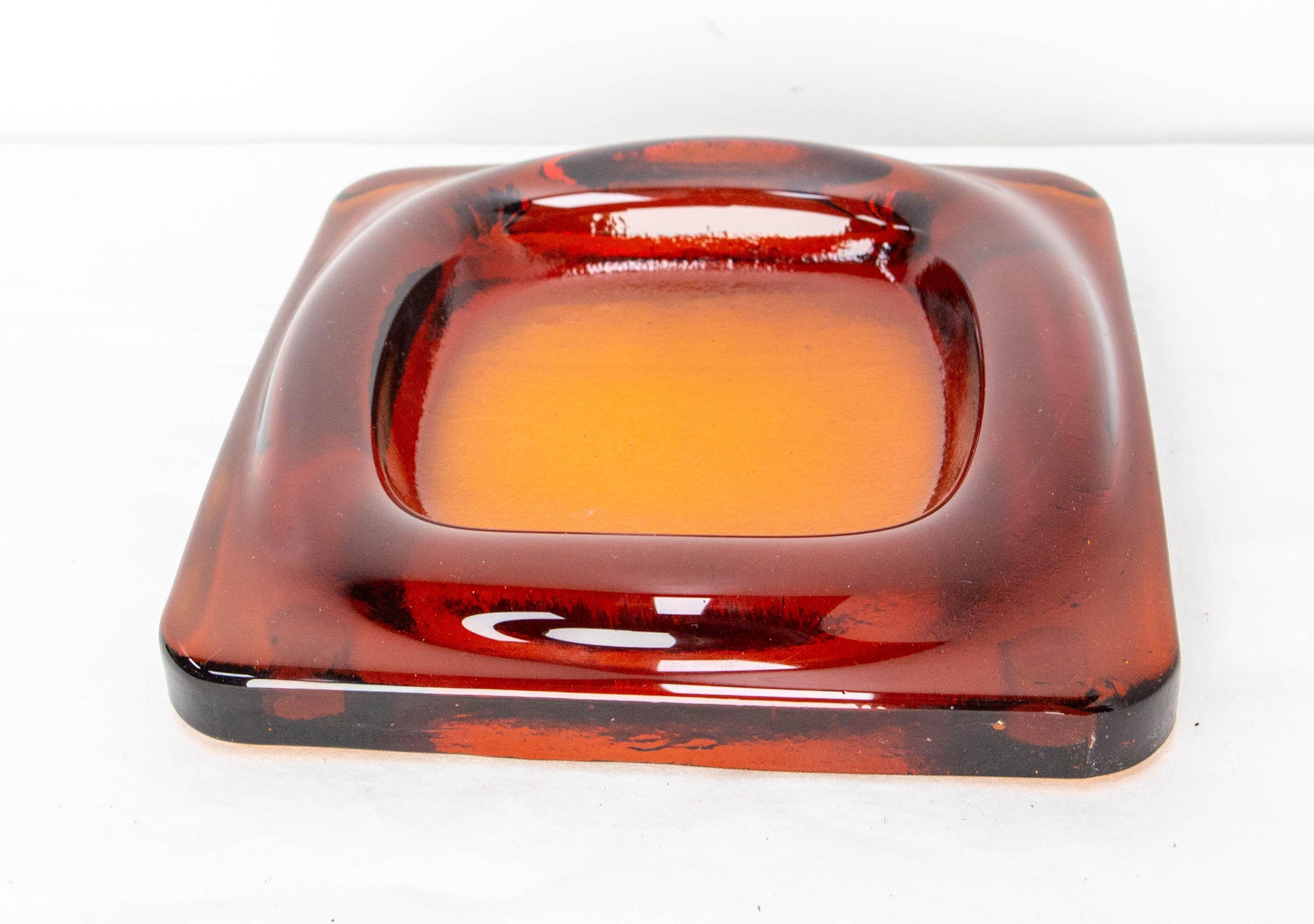 French brown glass ashtray or empty pocket, circa 1970.
Massive glass, smooth on the sides and more textured in the center.
Excellent condition.


