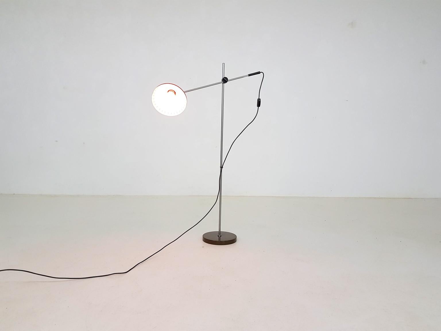 Brown metal adjustable floor lamp by Anvia, Dutch Design, 1950s

Beautiful metal floor lamp by Dutch lighting manufacturer Anvia. The lamp features a metal stem with an arm which holds a brown metal shade. The arm can be adjusted in height, so the